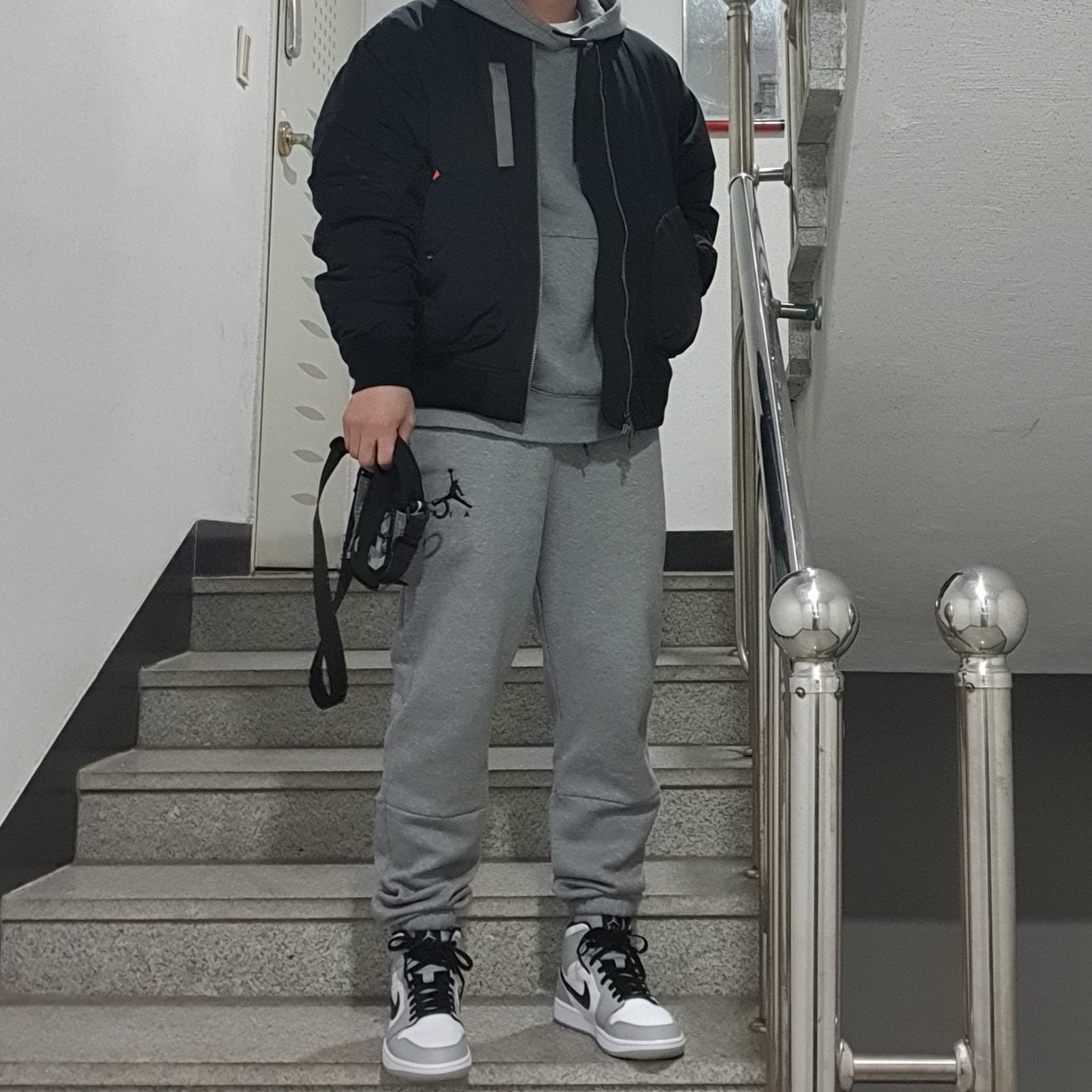 Jordan 1 Mid Light Smoke Grey 착용 스타일