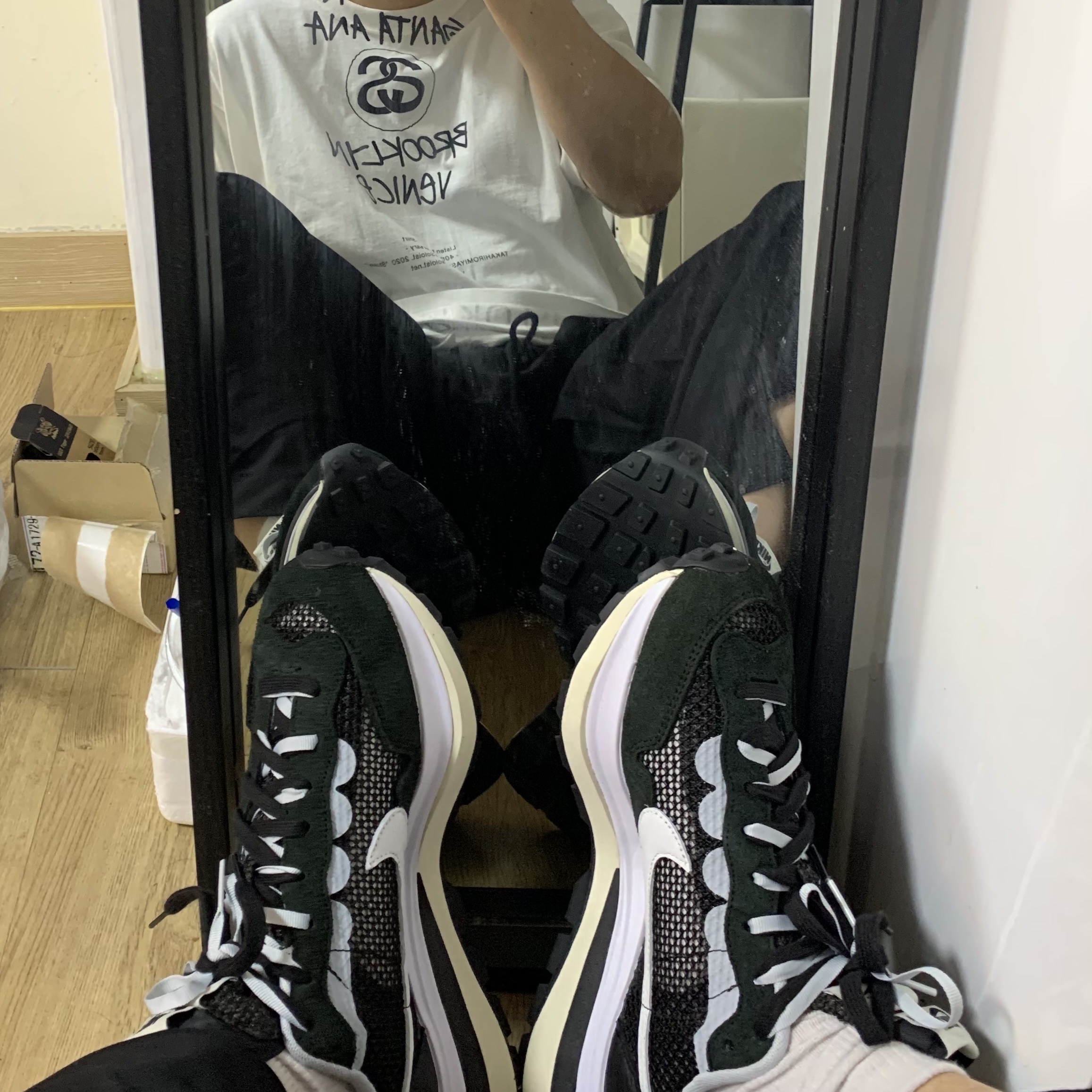 Nike x Sacai VaporWaffle Black White, Stussy x Takahiromiyashita The Soloist 40 WT T-Shirt 착용 스타일