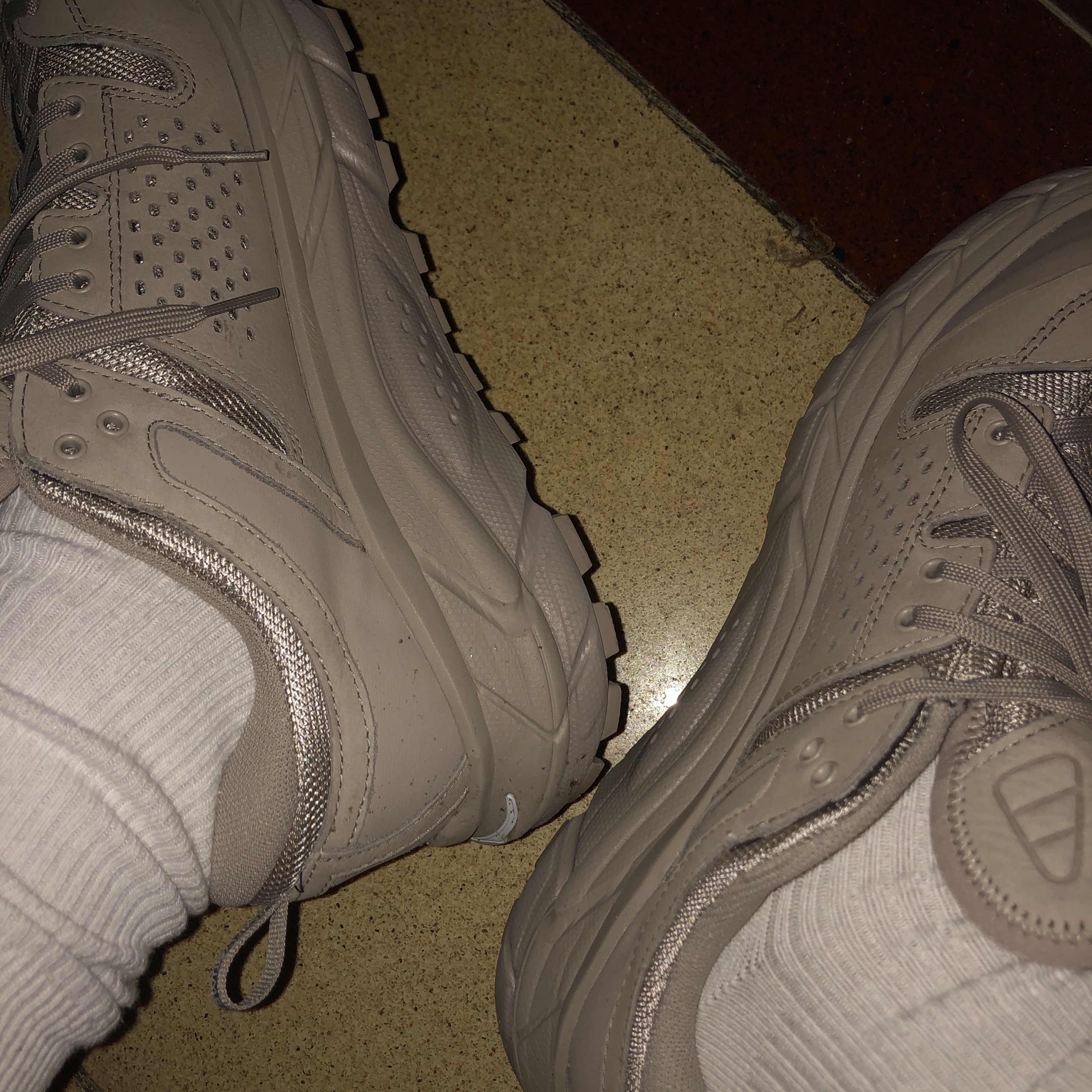 Hoka Tor Ultra Low WP JP Simply Taupe 착용 스타일