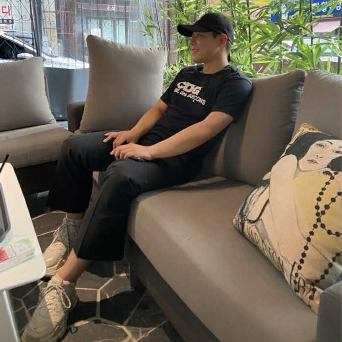 Balenciaga Triple S Sneakers White Tan 2020 착용 스타일