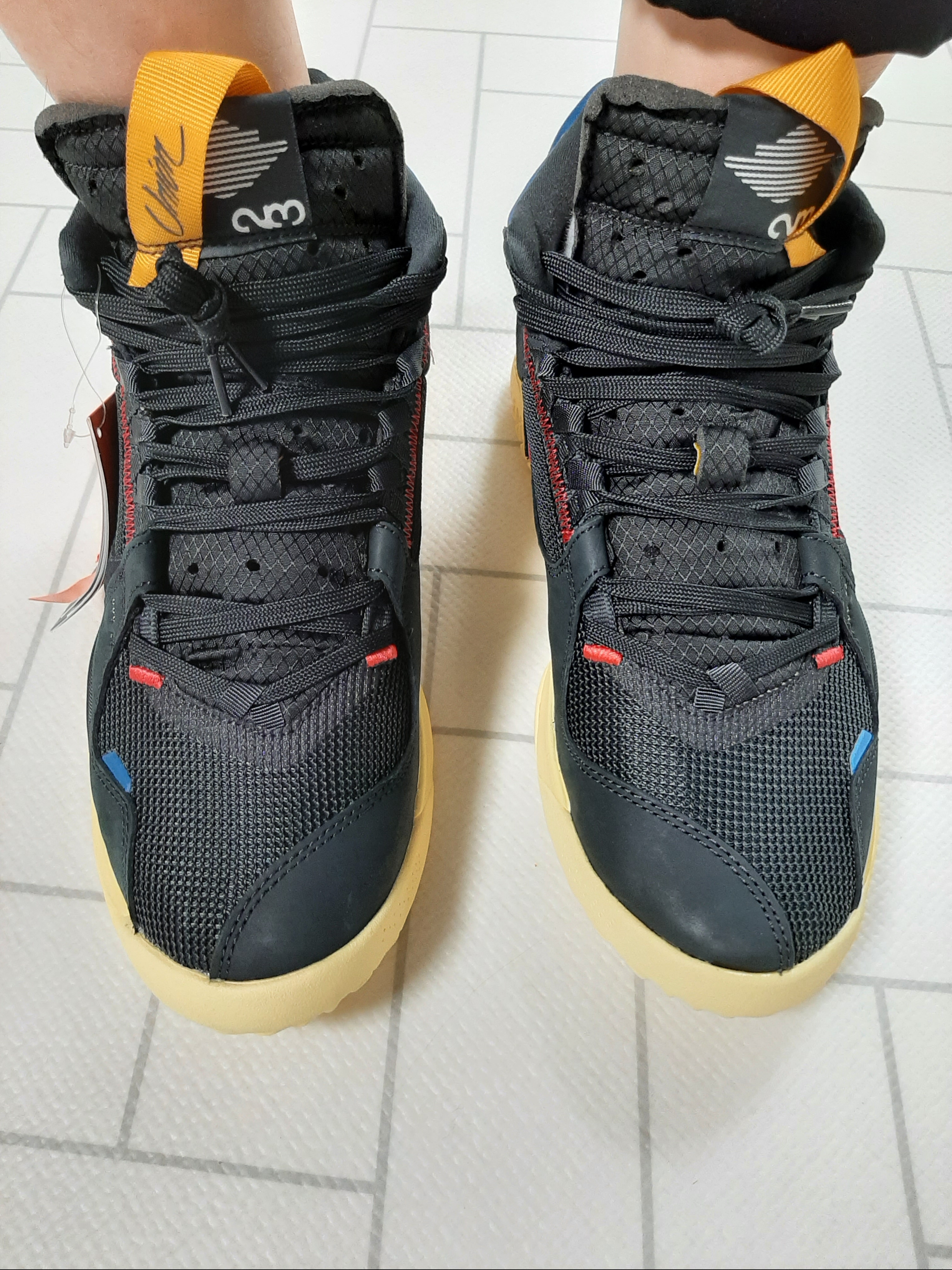 Jordan x Union Delta Mid Off Noir 착용 스타일 - 3