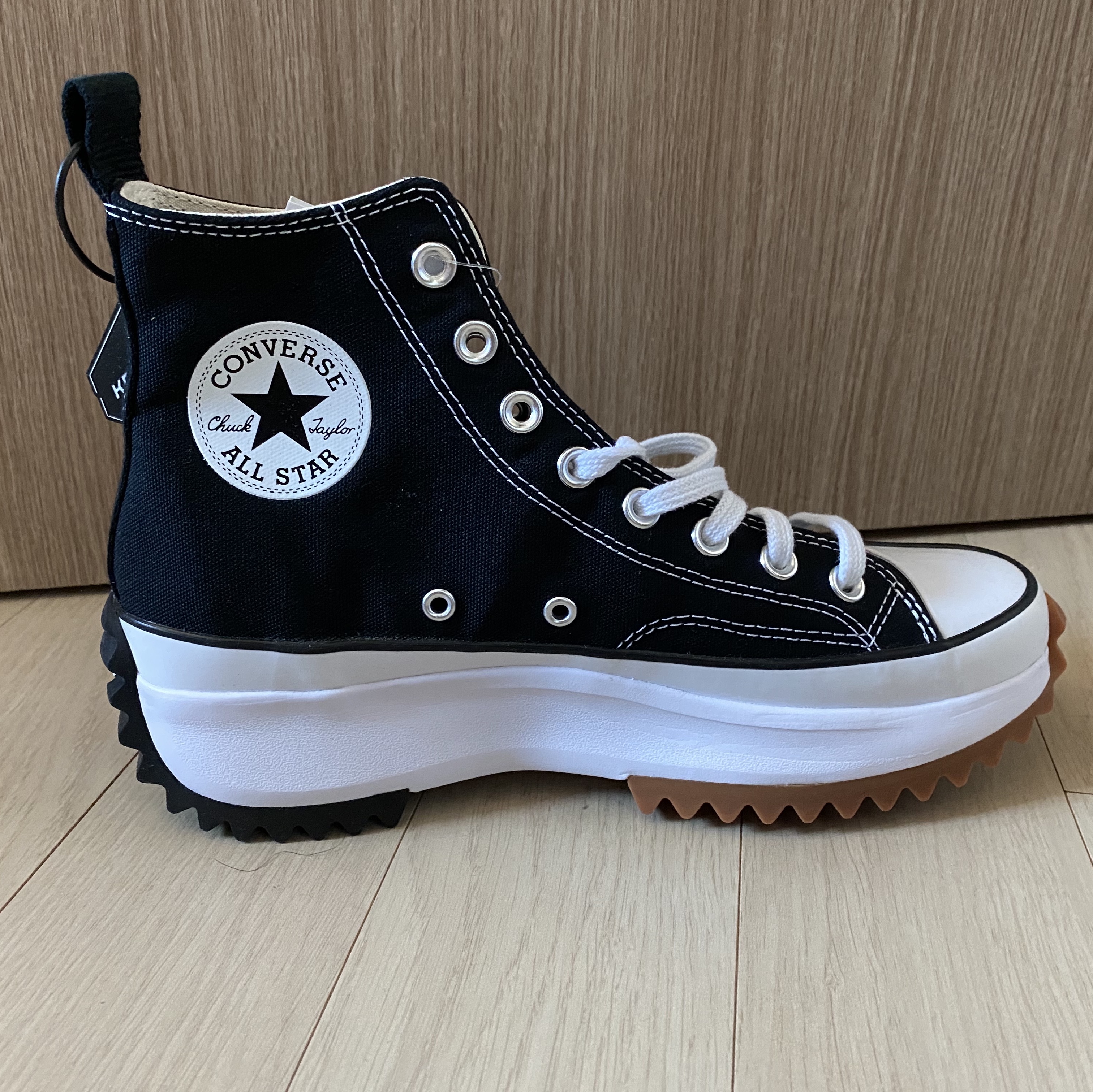 Converse Run Star Hike Hi Black White Gum 착용 스타일