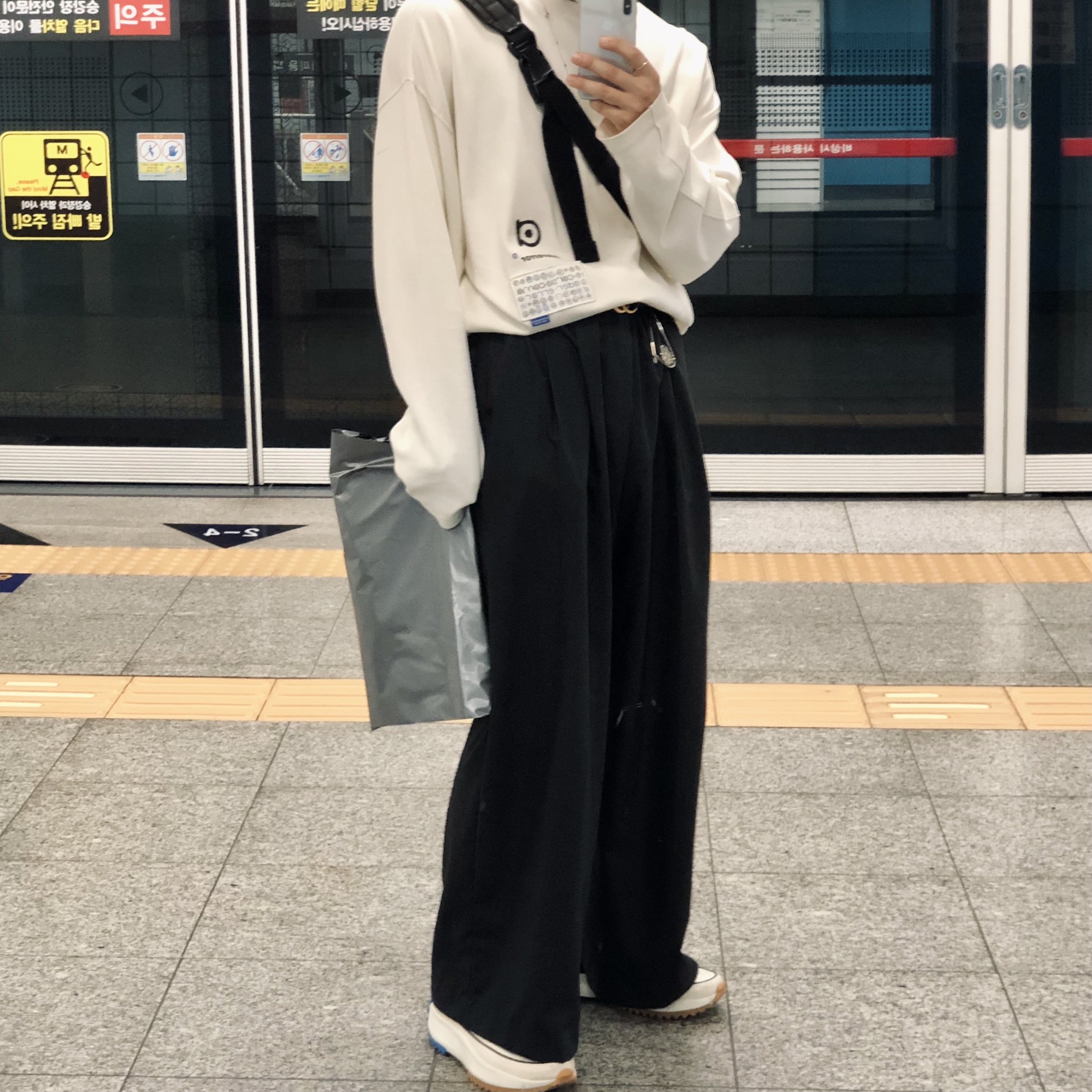 Converse x JW Anderson Run Star Hike Hi White 착용 스타일