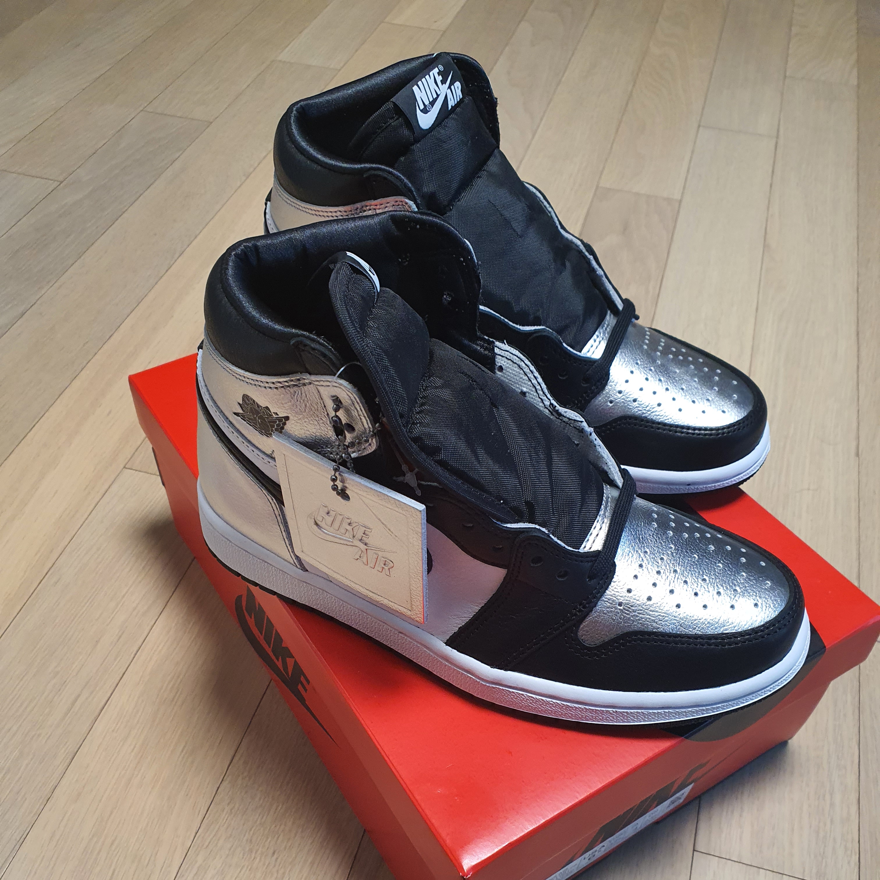 (W) Jordan 1 Retro High OG Silver Toe 착용 스타일