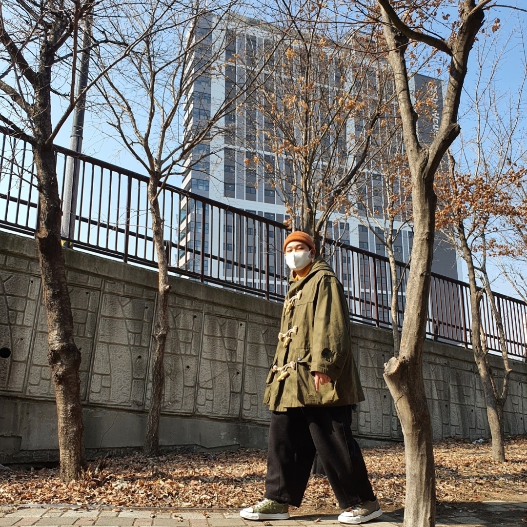 Maison Mihara Yasuhiro x Nigel Cabourn Low Cut Sneakers Army Green 착용 스타일 - 2