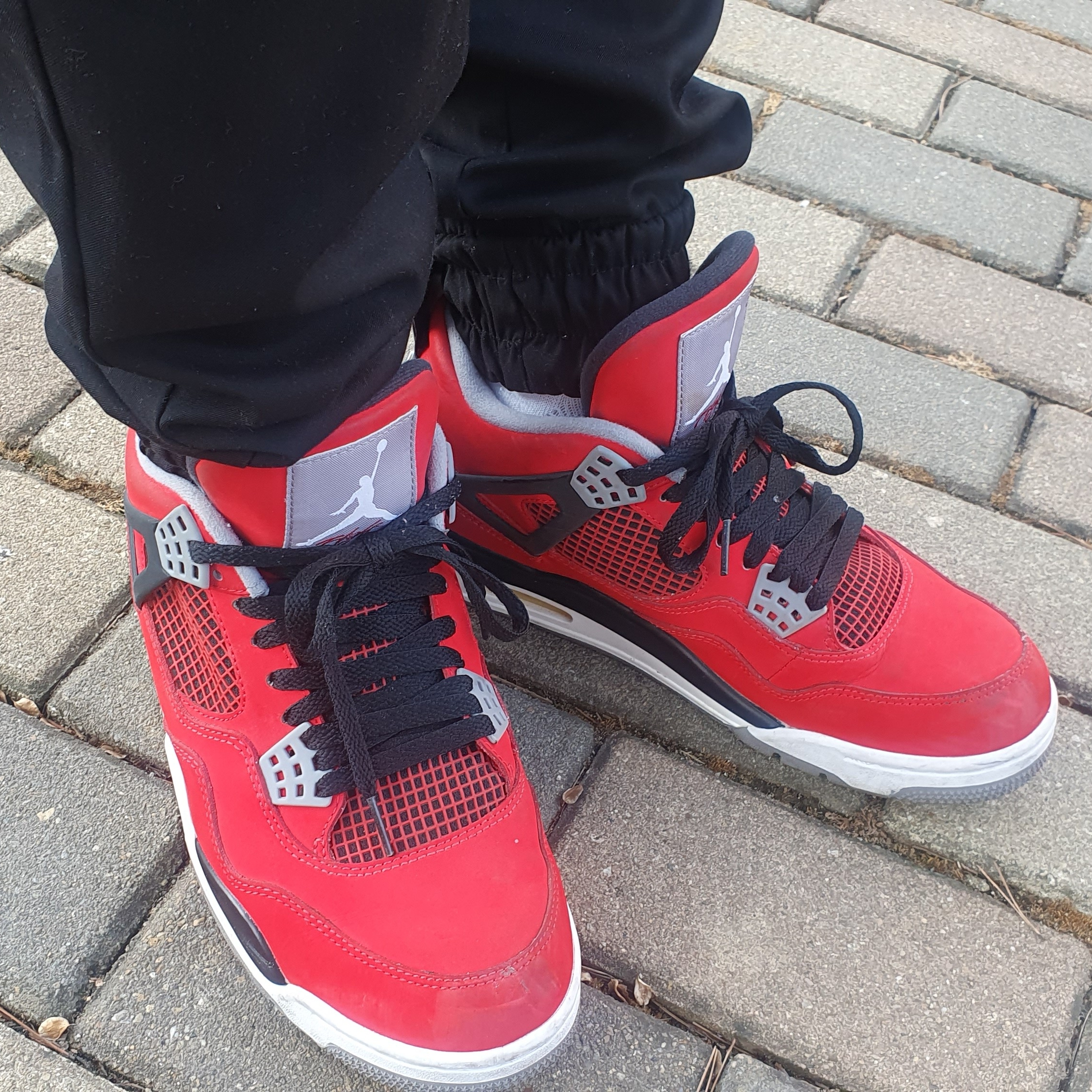 Jordan 4 Retro Toro Bravo 착용 스타일