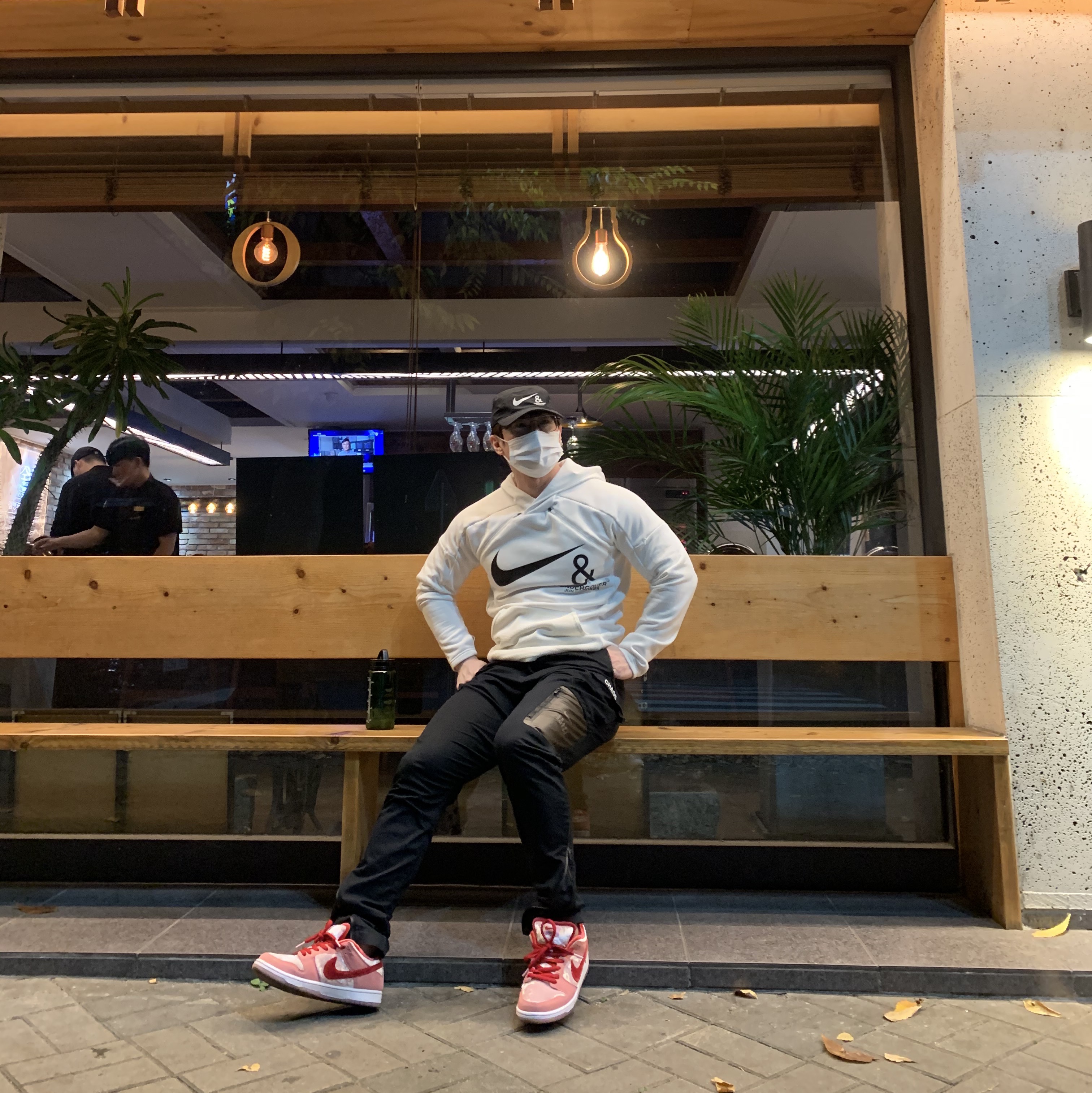 Nike x StrangeLove SB Dunk Low Pink (Regular Box) 착용 스타일