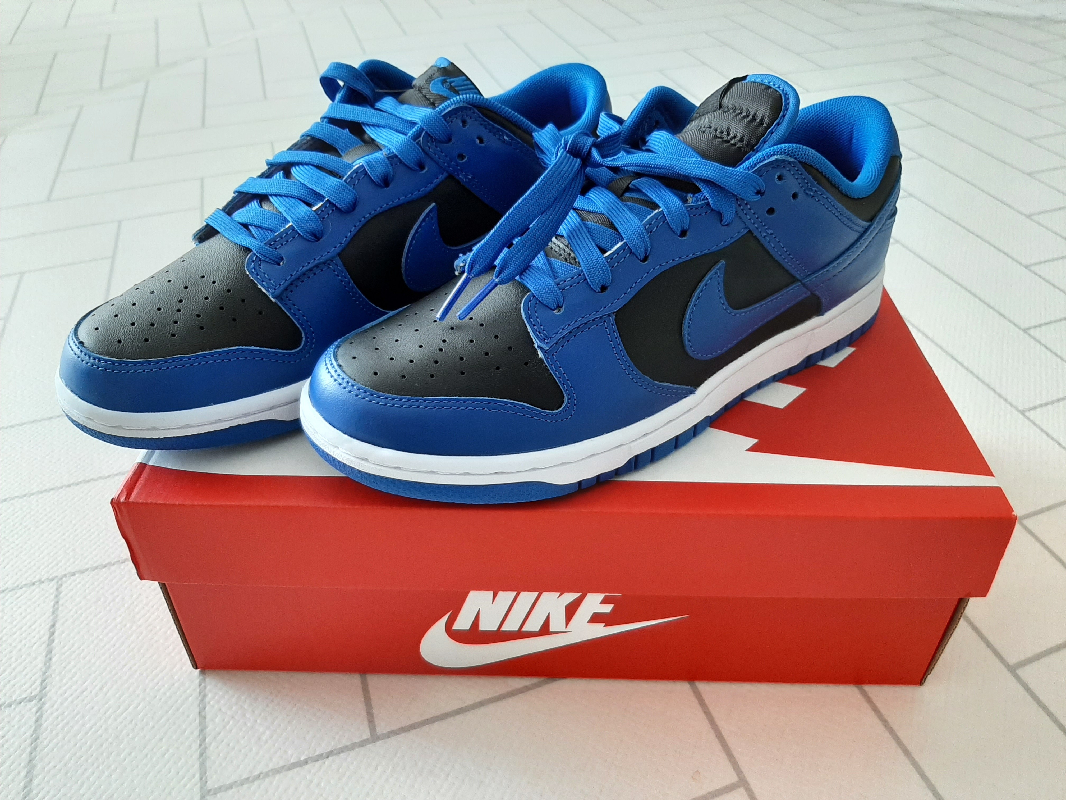 Nike Dunk Low Retro Hyper Cobalt 착용 스타일 - 1