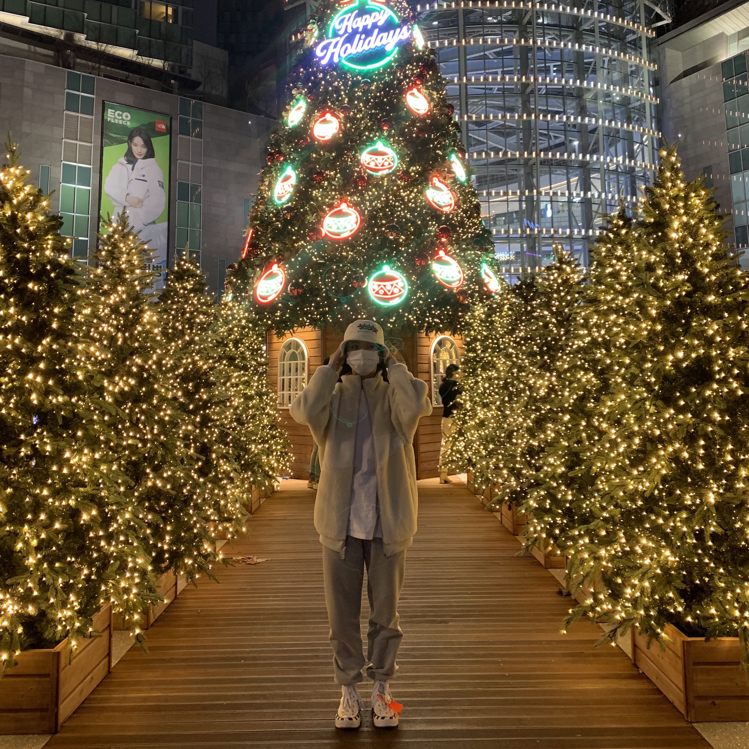 Converse x Off-White Chuck 70 High V2 2018, Nike Big Swoosh Full Zip Jacket Light Bone Sail 착용 스타일