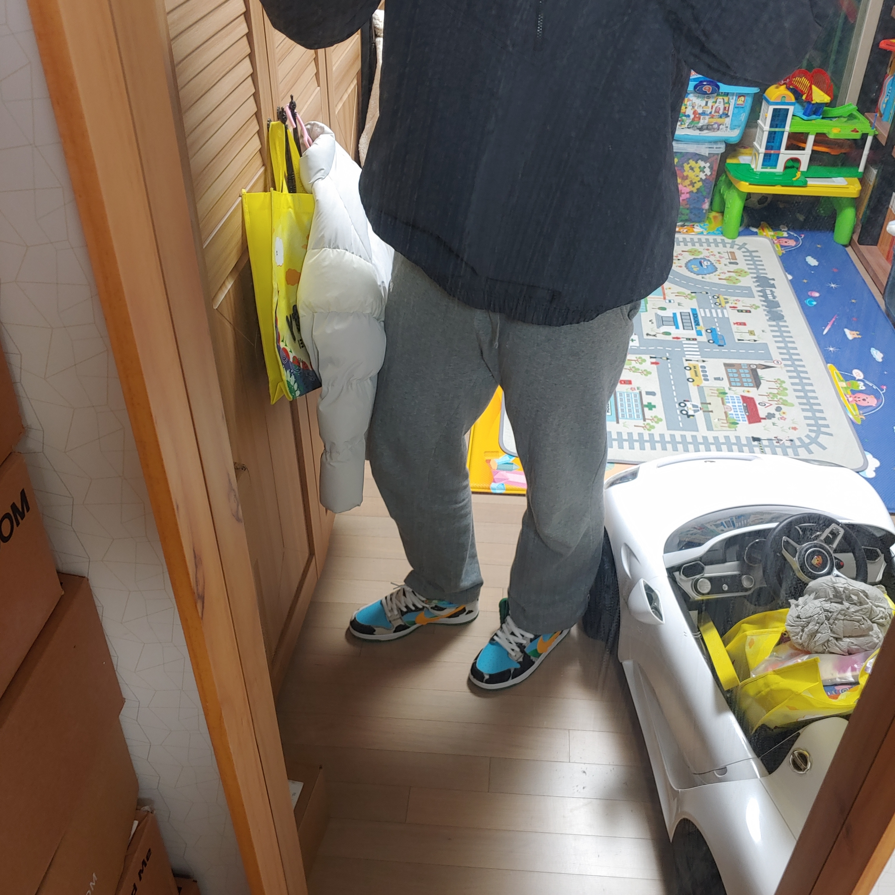 Nike x Ben & Jerry's SB Dunk Low Chunky Dunky, Nike x Stussy Windrunner Jacket Off Noir 착용 스타일