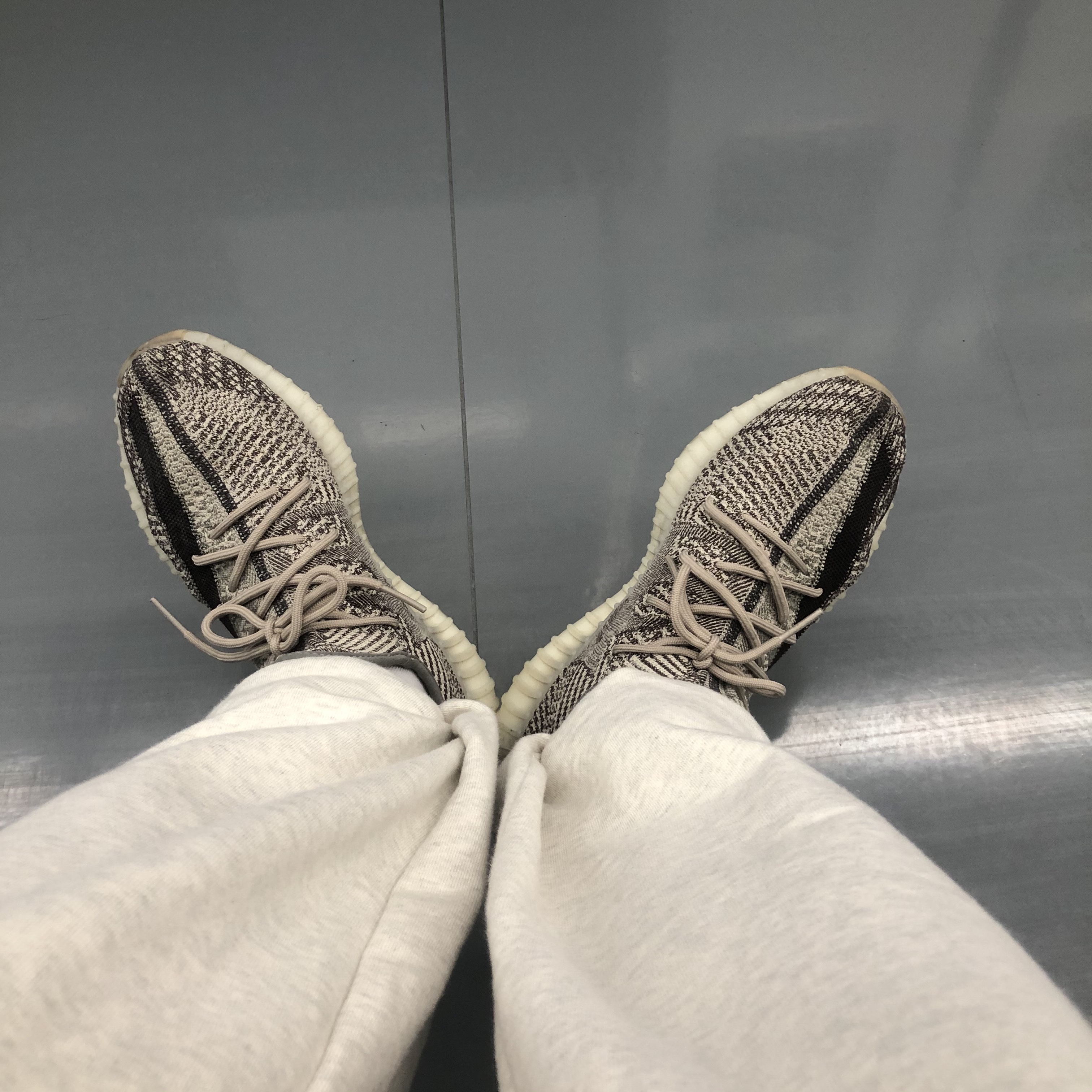 Adidas Yeezy Boost 350 V2 Zyon 착용 스타일 - 1
