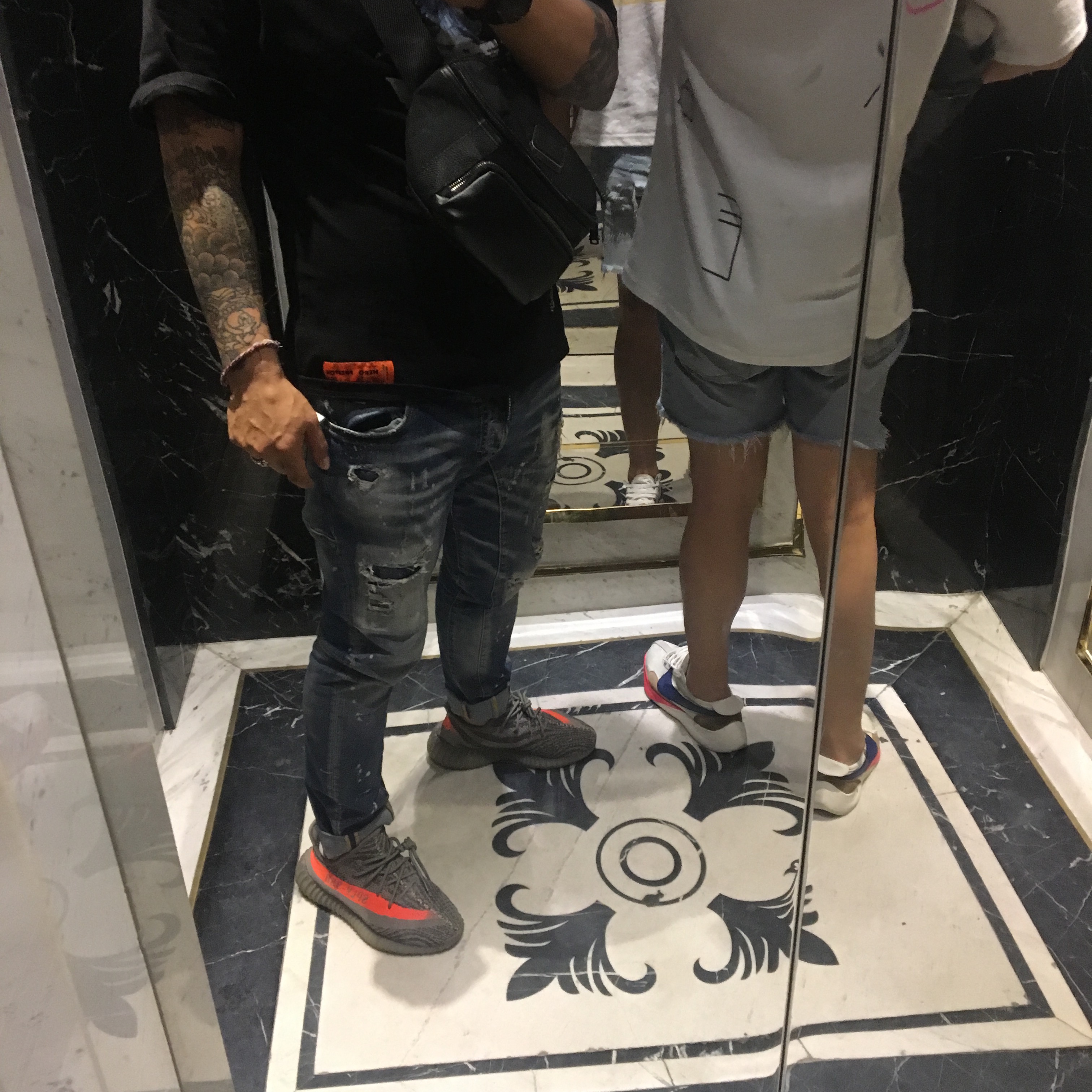 Adidas Yeezy Boost 350 V2 Beluga 착용 스타일
