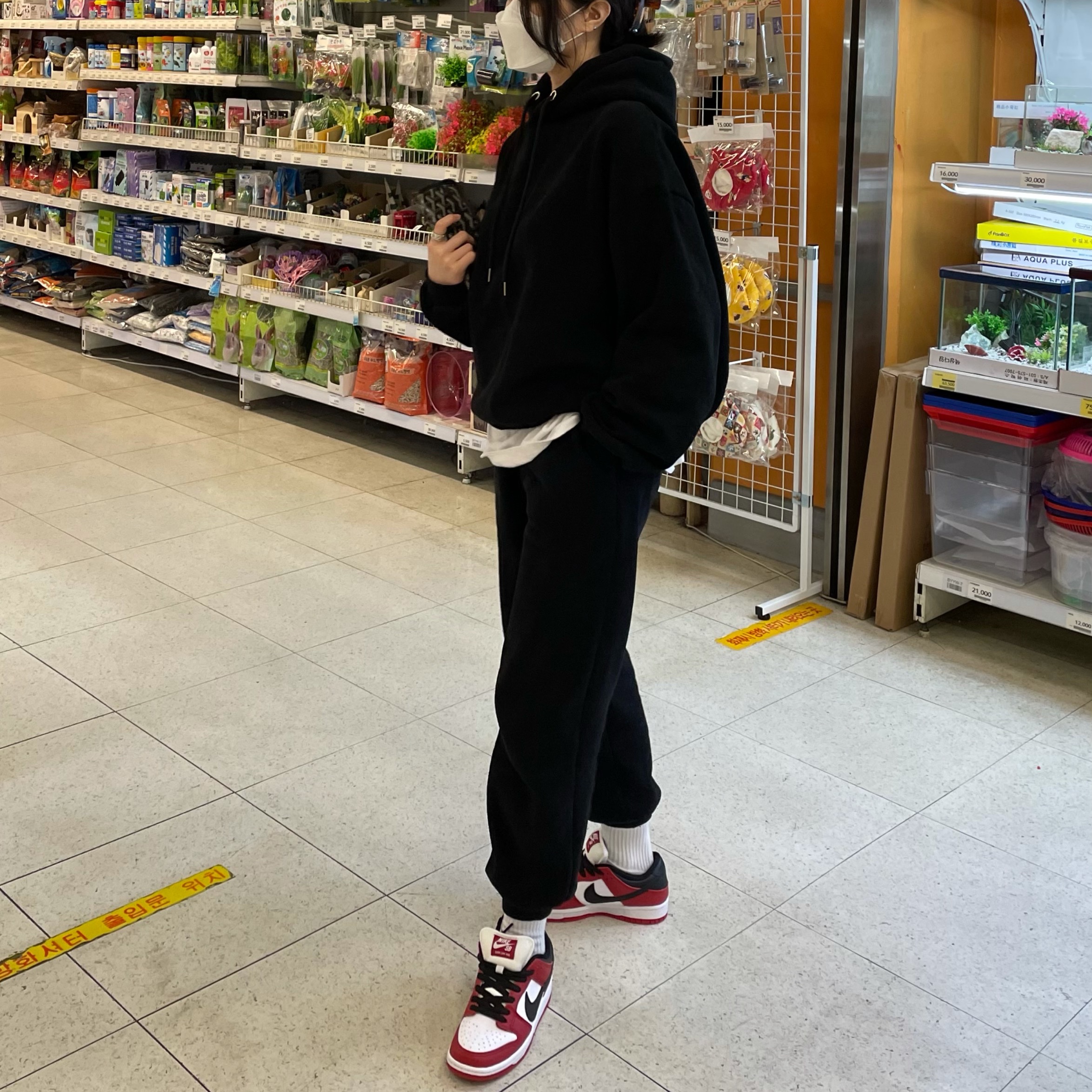 Nike SB Dunk Low Pro Chicago 착용 스타일 - 1