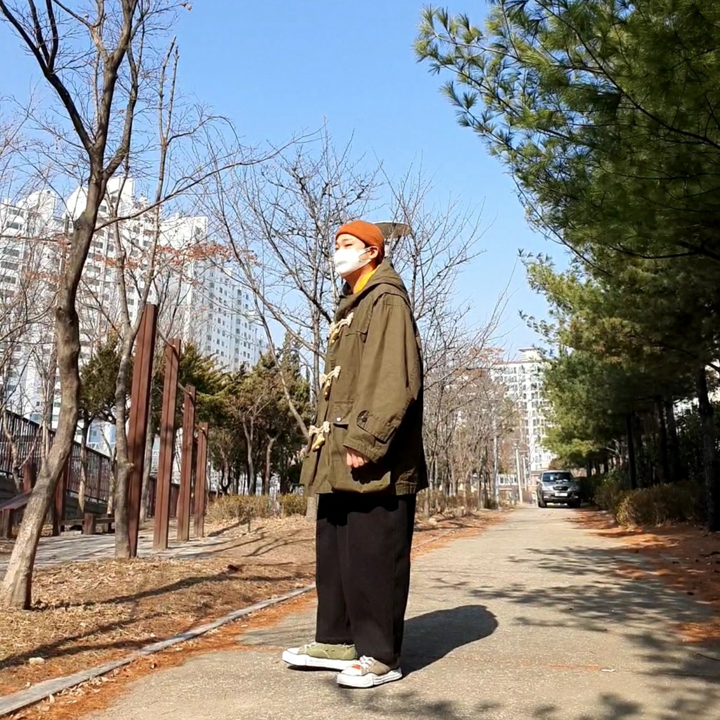 Maison Mihara Yasuhiro x Nigel Cabourn Low Cut Sneakers Army Green 착용 스타일 - 3
