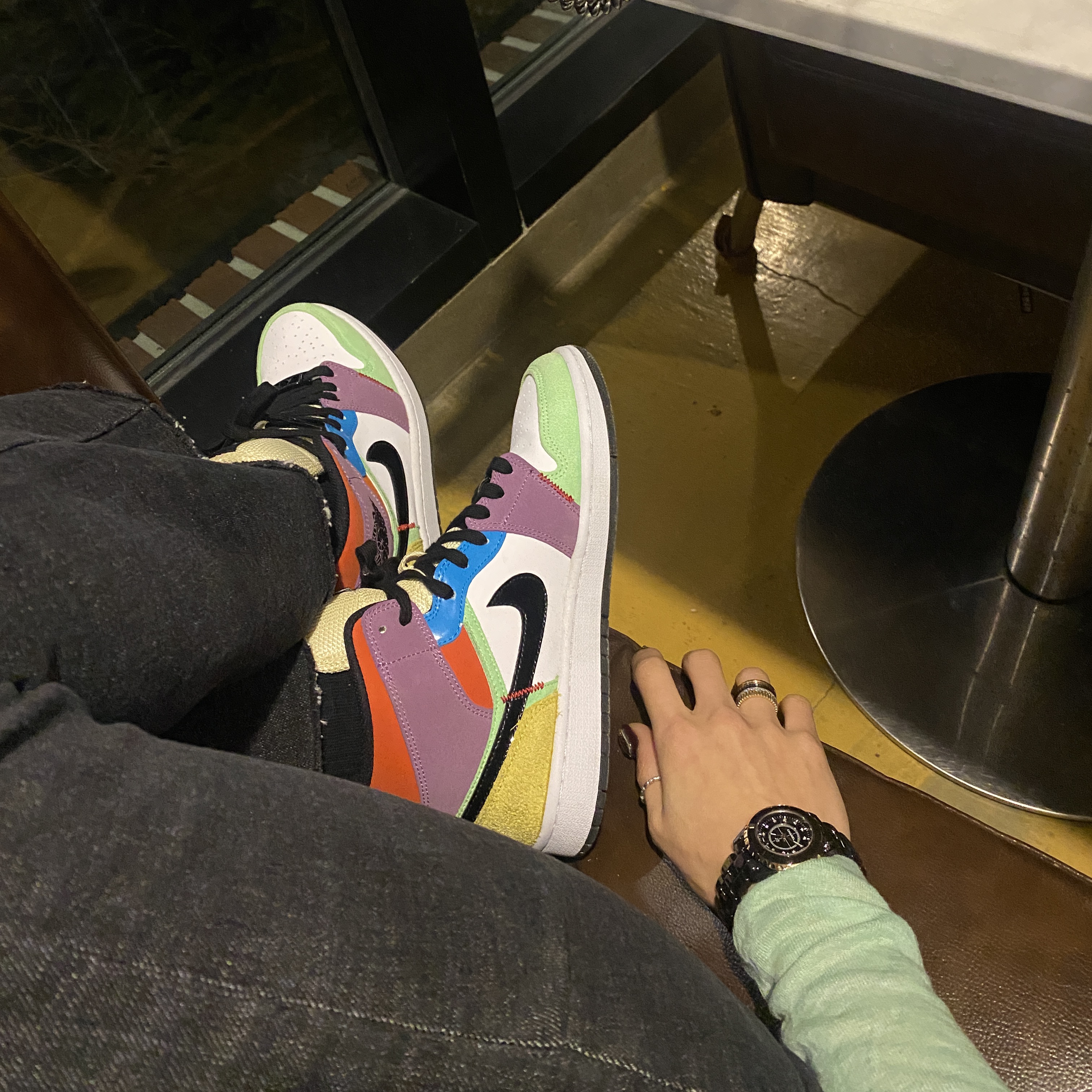 (W) Jordan 1 Mid SE Multi-Color Lightbulb 착용 스타일 - 4