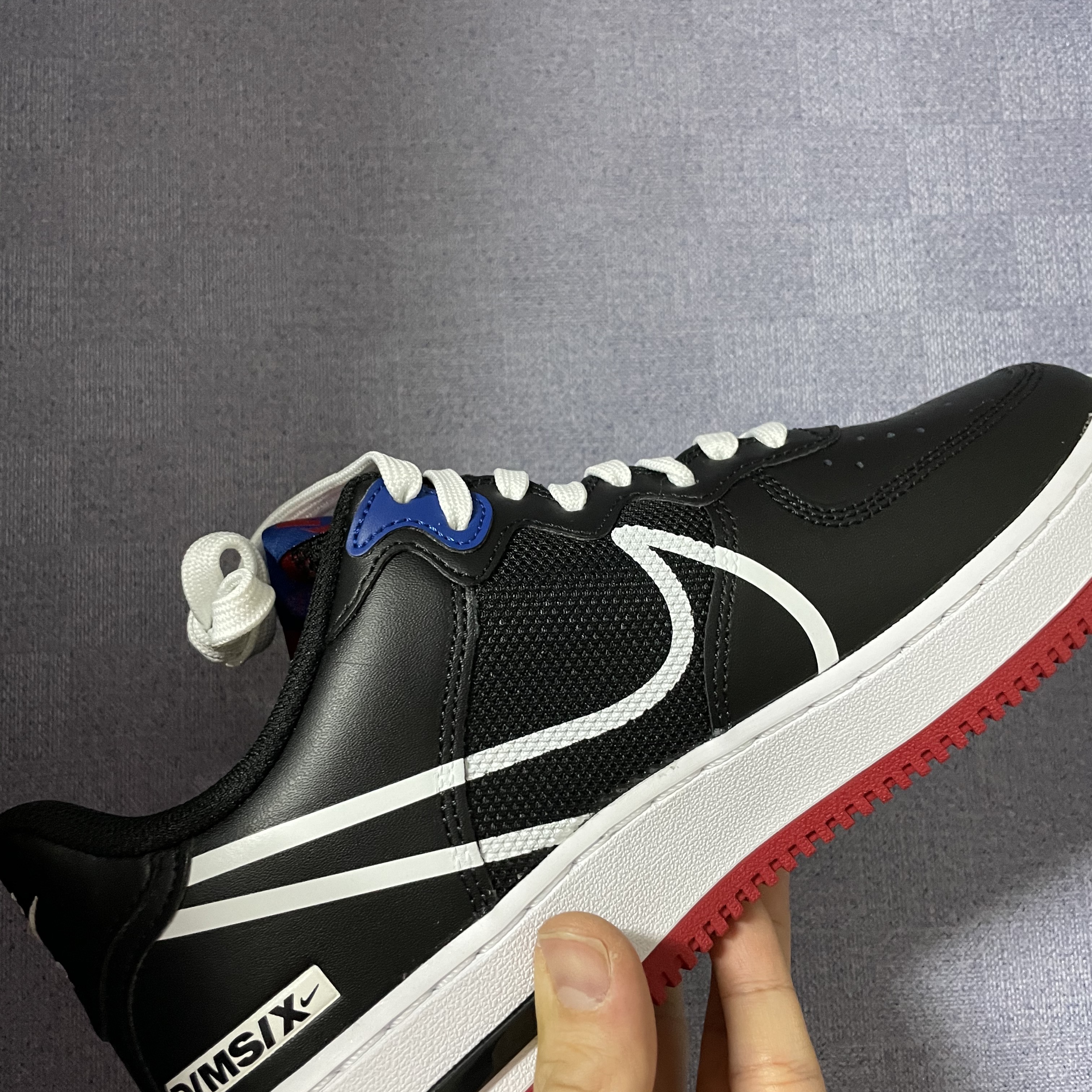 Nike Air Force 1 React Black Gym Red Blue 착용 스타일 - 1