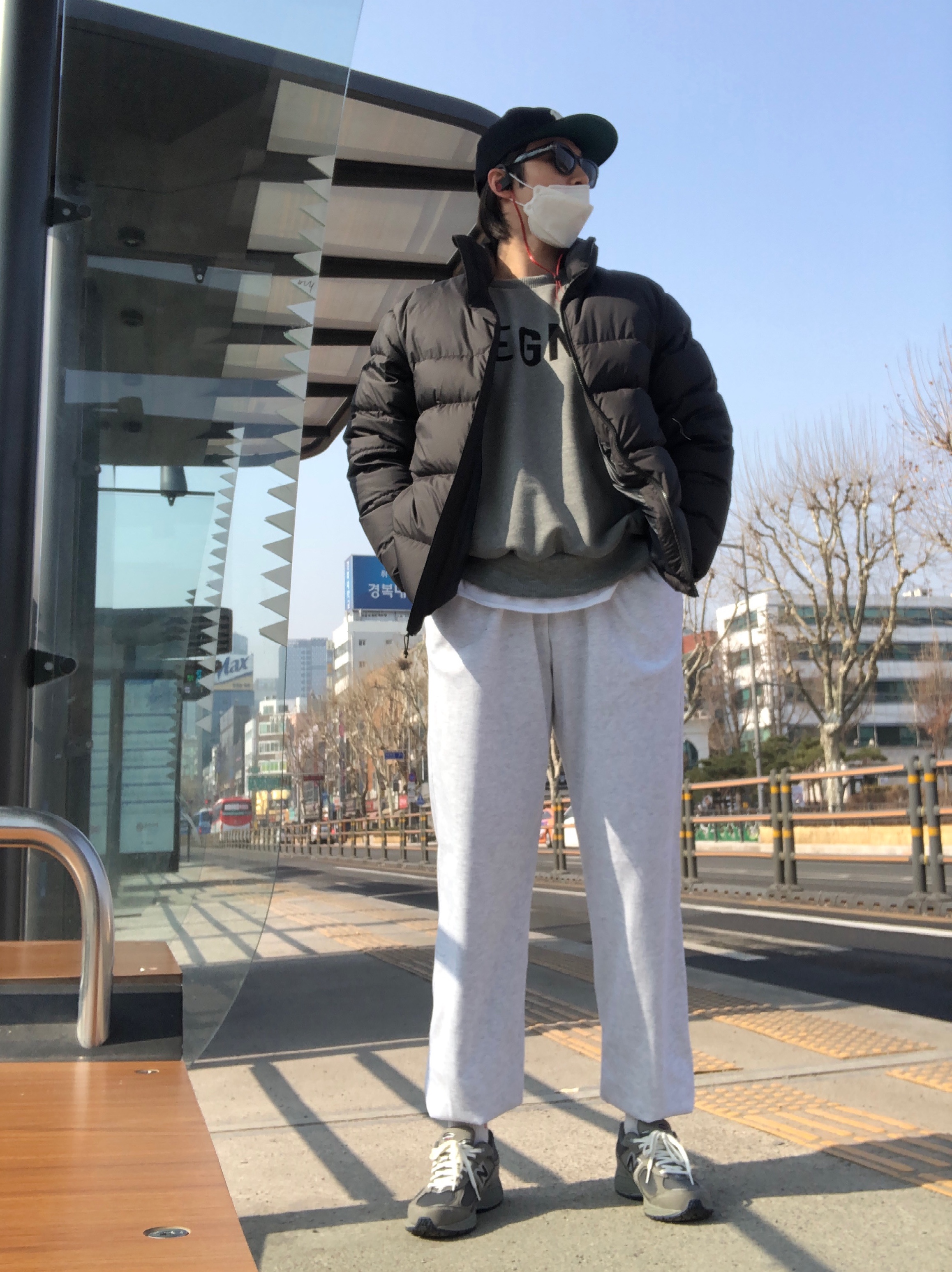 New Balance 2002R Gray 착용 스타일