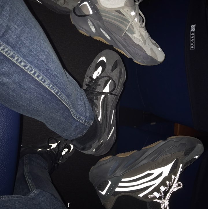 Adidas Yeezy Boost 700 V2 Tephra, Adidas Yeezy Boost 700 V2 Vanta 2019 착용 스타일 - 2