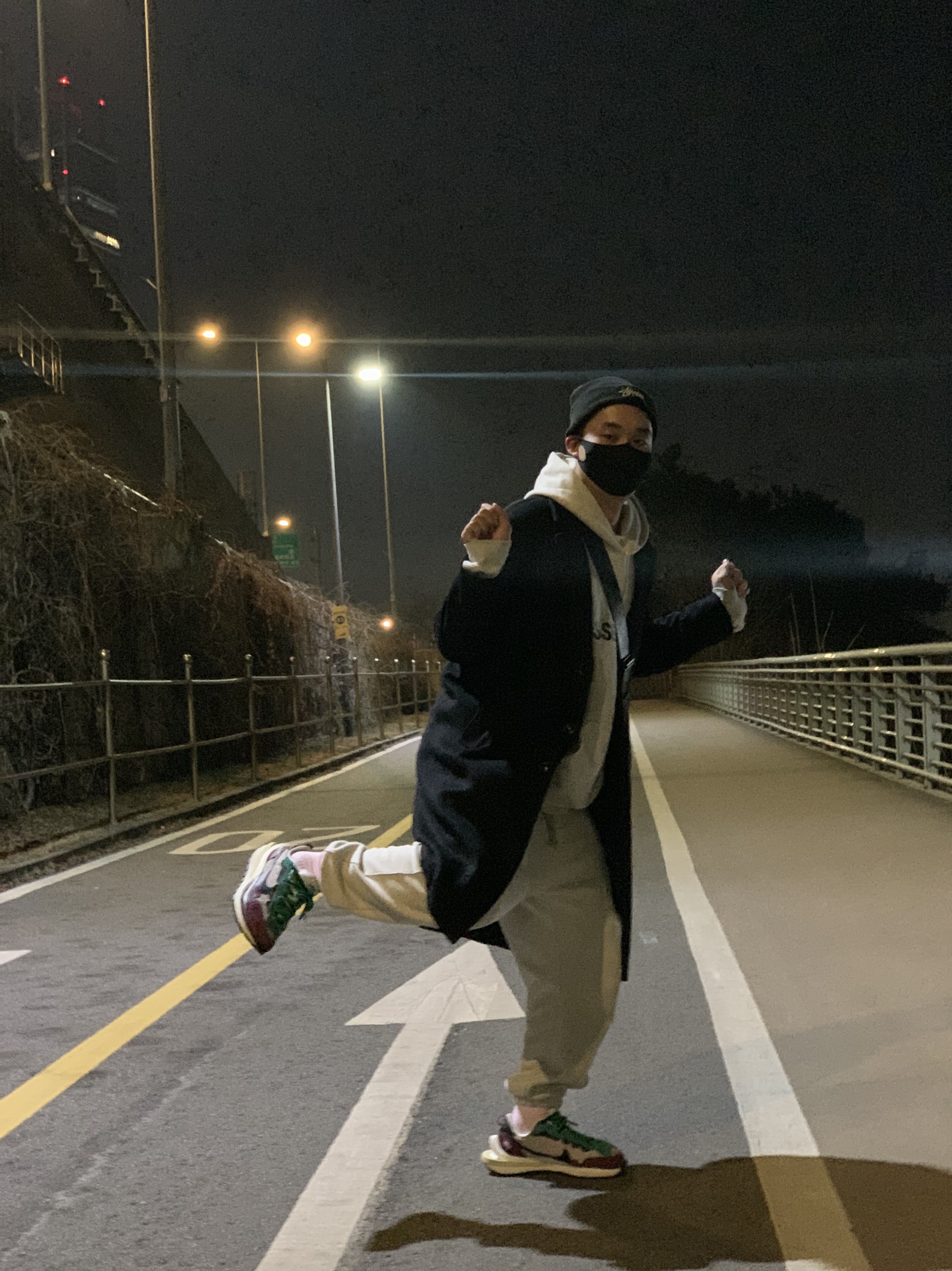 Essentials 3D Silicon Applique Pullover Hoodie Heather Oatmeal/Dark Heather Oatmeal - 20FW, Nike x Sacai VaporWaffle String & Black Villain Red 착용 스타일