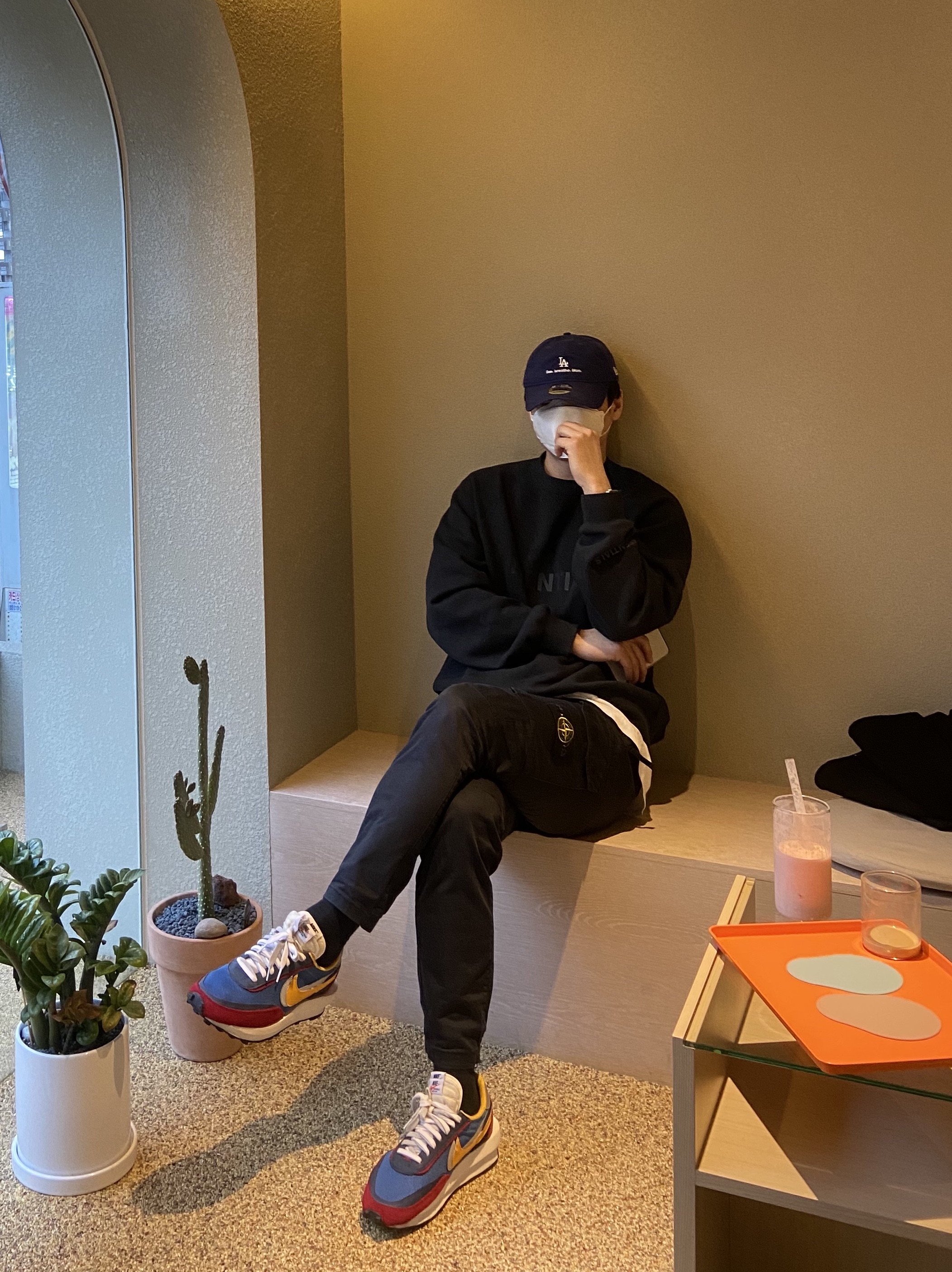 Nike x Sacai LDWaffle Blue Multi 착용 스타일 - 2