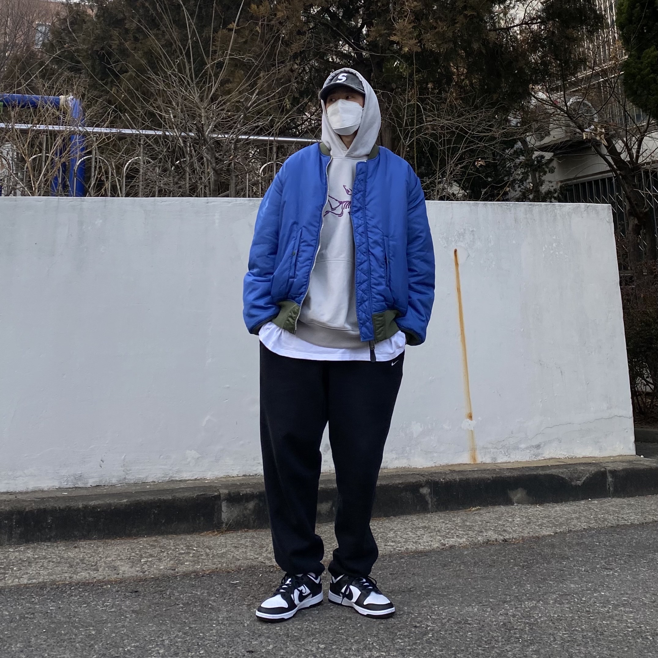 Nike Dunk Low Retro Black, Palace x Arc'teryx Hood Grey - 20FW 착용 스타일 - 2