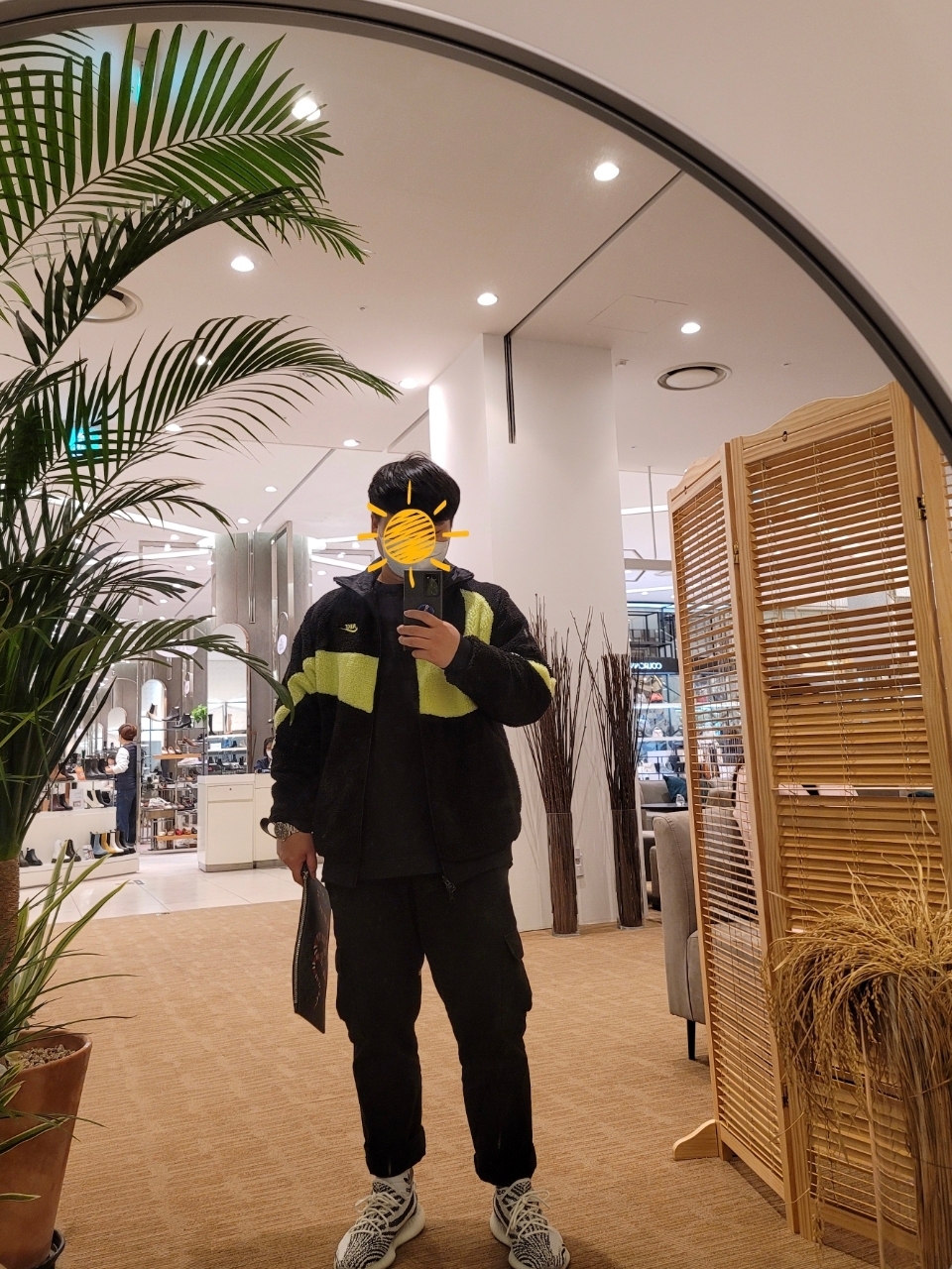 Nike Big Swoosh Full Zip Jacket Black Volt, Adidas Yeezy Boost 350 V2 Zebra 2017/2019/2020 착용 스타일