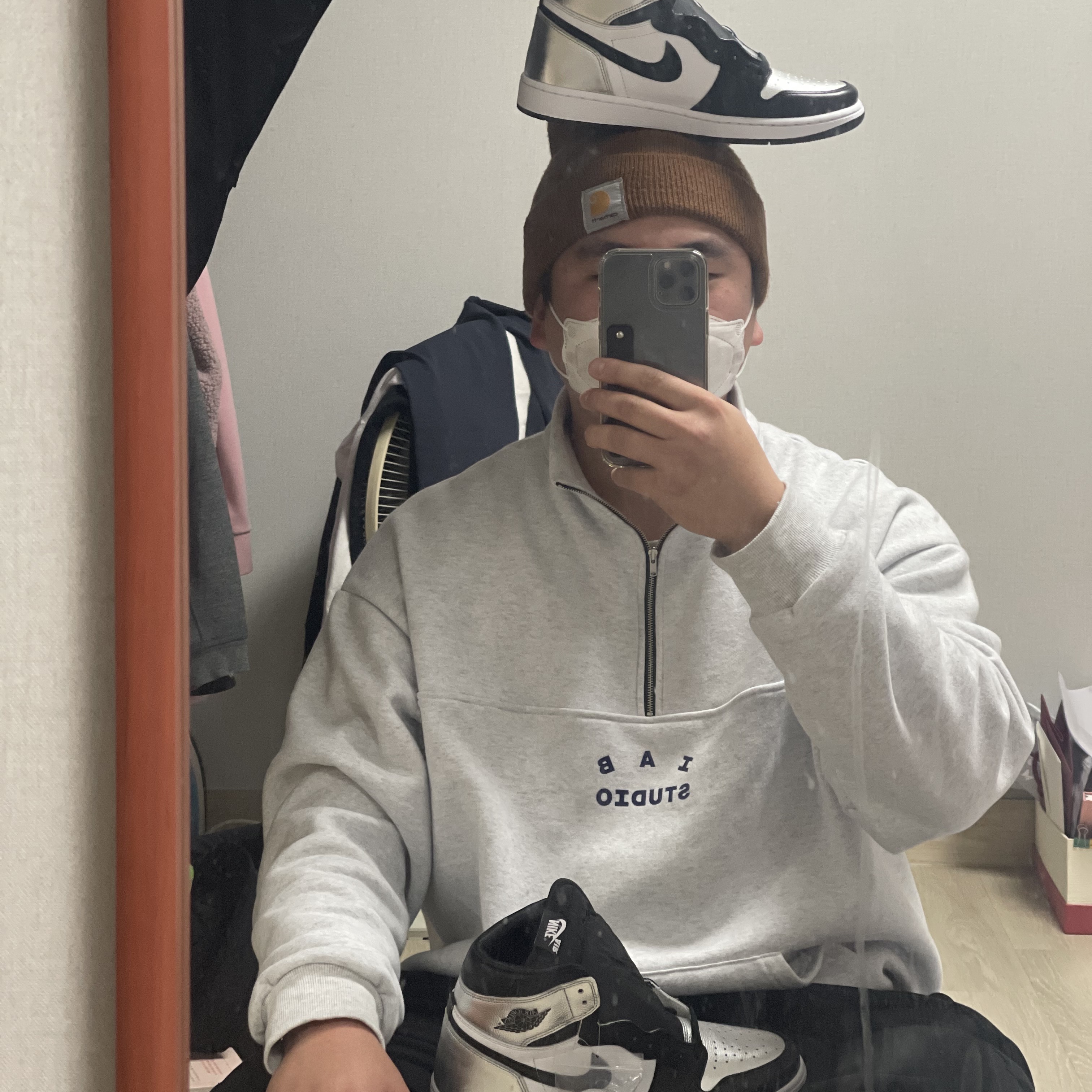 (W) Jordan 1 Retro High OG Silver Toe, IAB Studio Half Zip Pullover Light Gray 착용 스타일