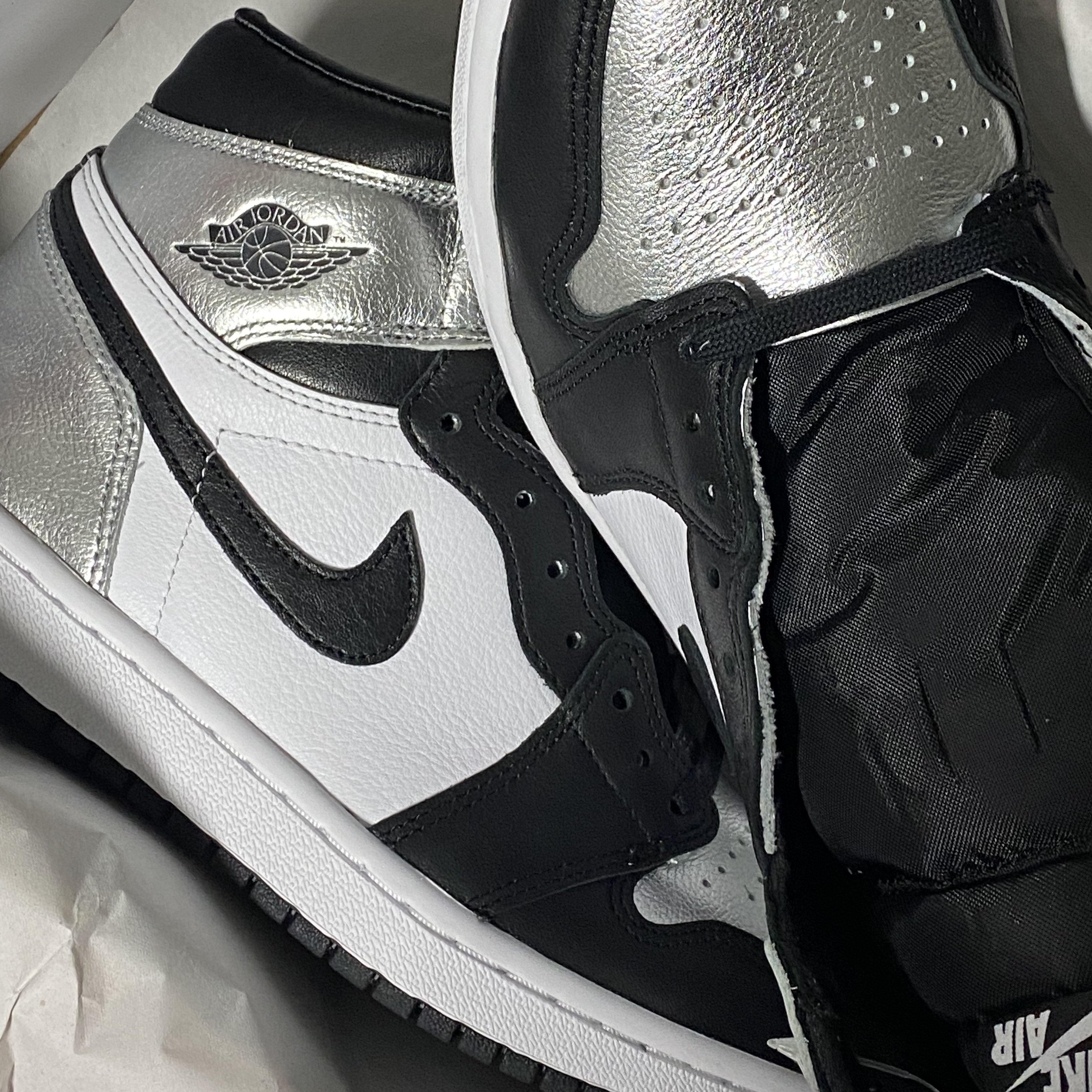 (W) Jordan 1 Retro High OG Silver Toe 착용 스타일
