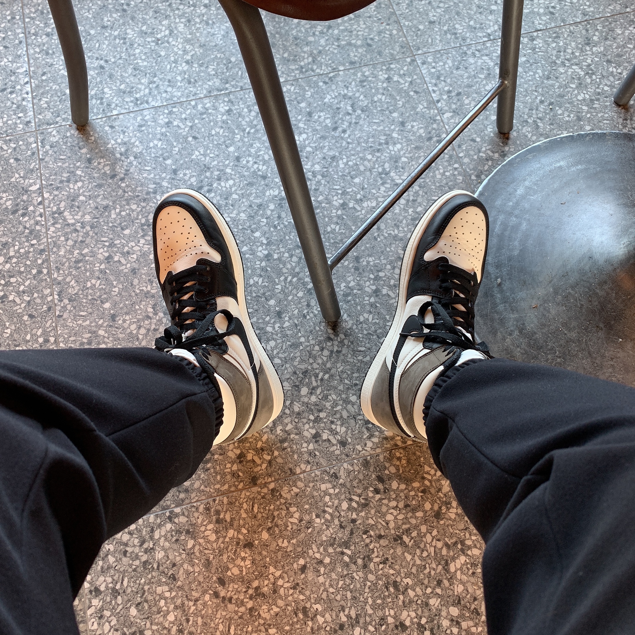 Jordan 1 Retro High OG Black Mocha, Jordan 1 Retro High OG Court Purple 2020 착용 스타일 - 2