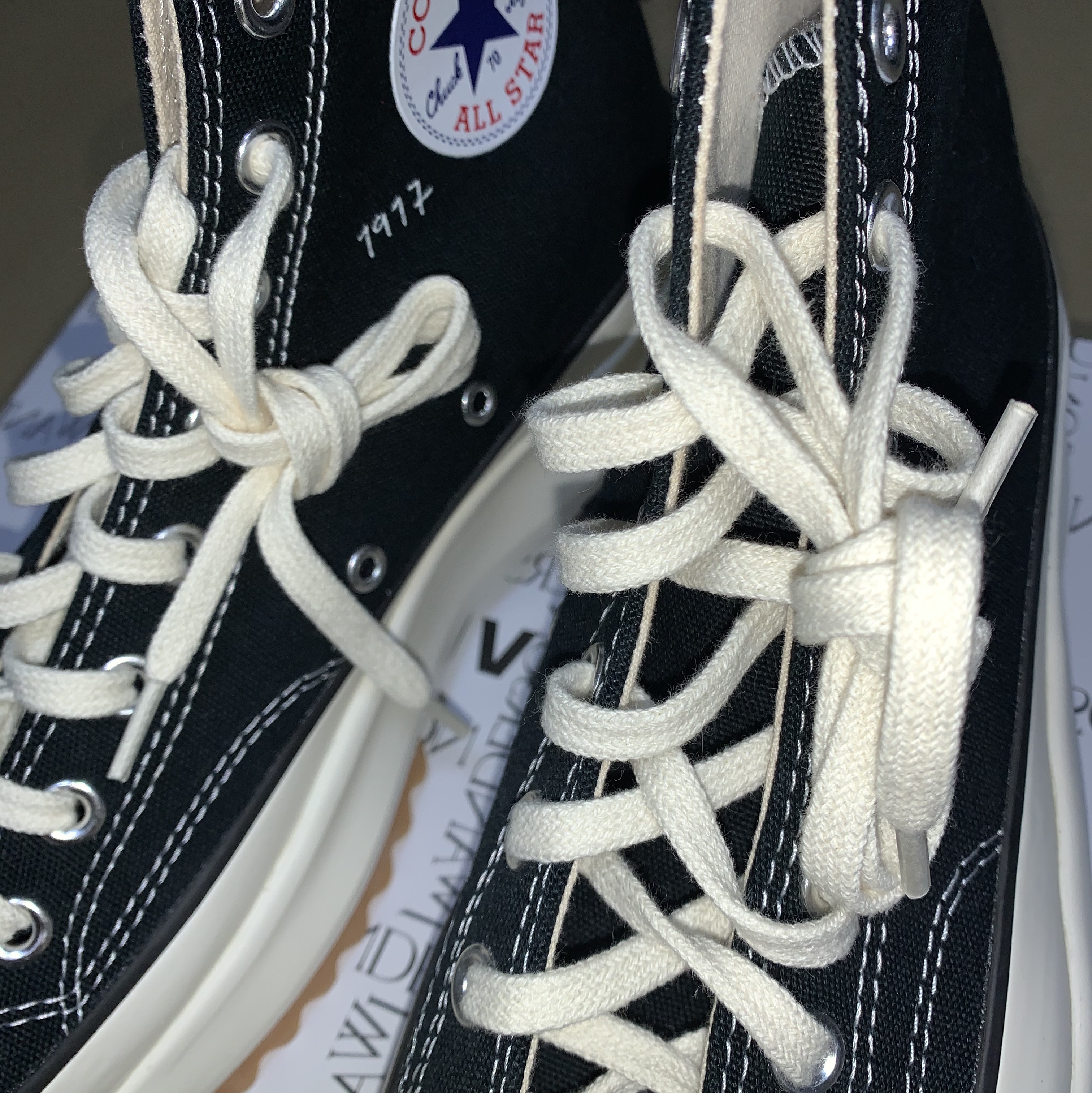 Converse x JW Anderson Run Star Hike Hi Black, Maison Mihara Yasuhiro Peterson OG Sole Canvas Low Sneakers Black 착용 스타일 - 1