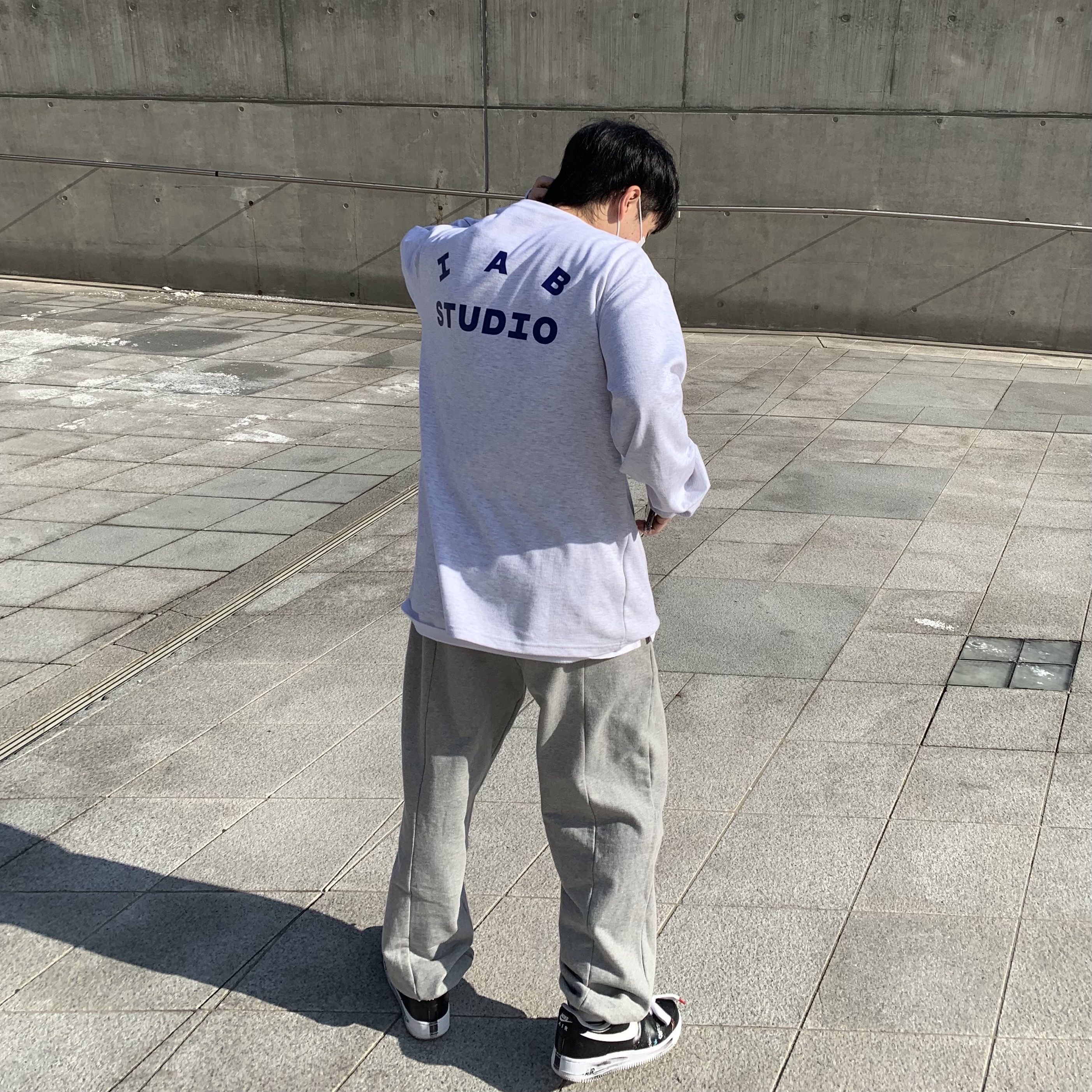 IAB Studio Long Sleeve Light Gray, Nike x Peaceminusone Air Force 1 Low Para-Noise 착용 스타일