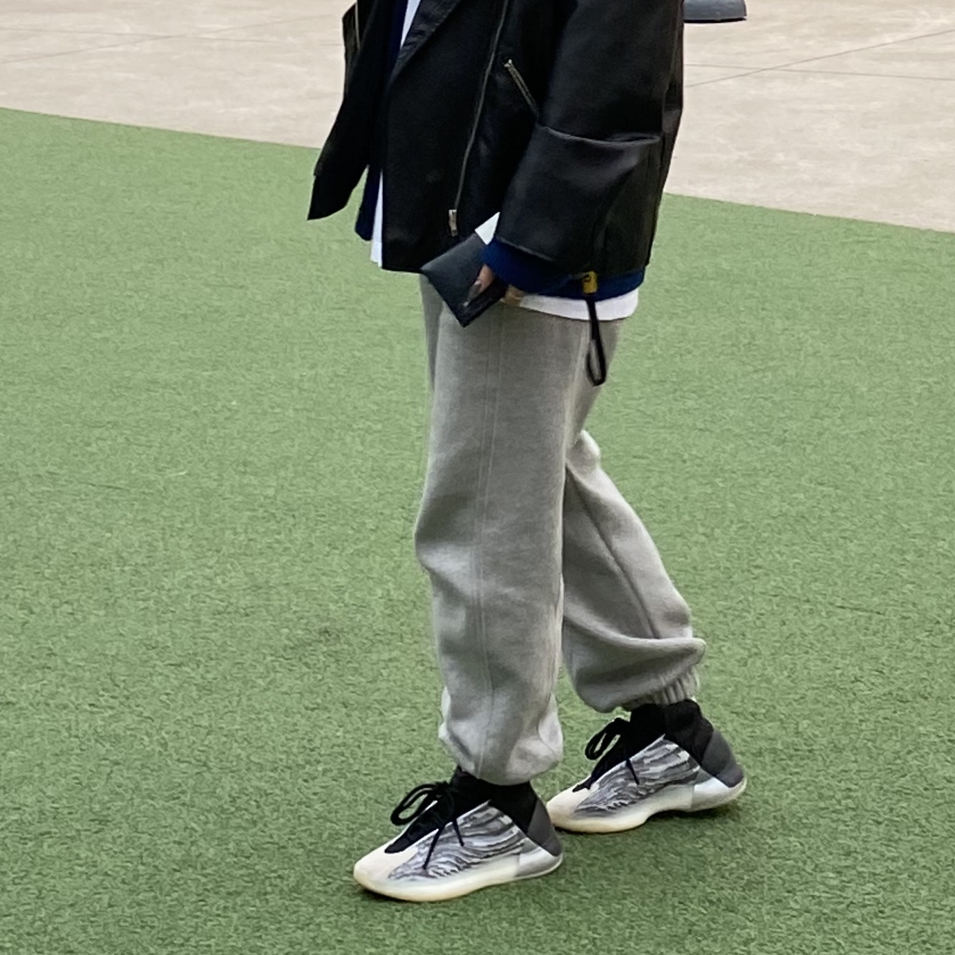 Adidas Yeezy QNTM Lifestyle 착용 스타일 - 2