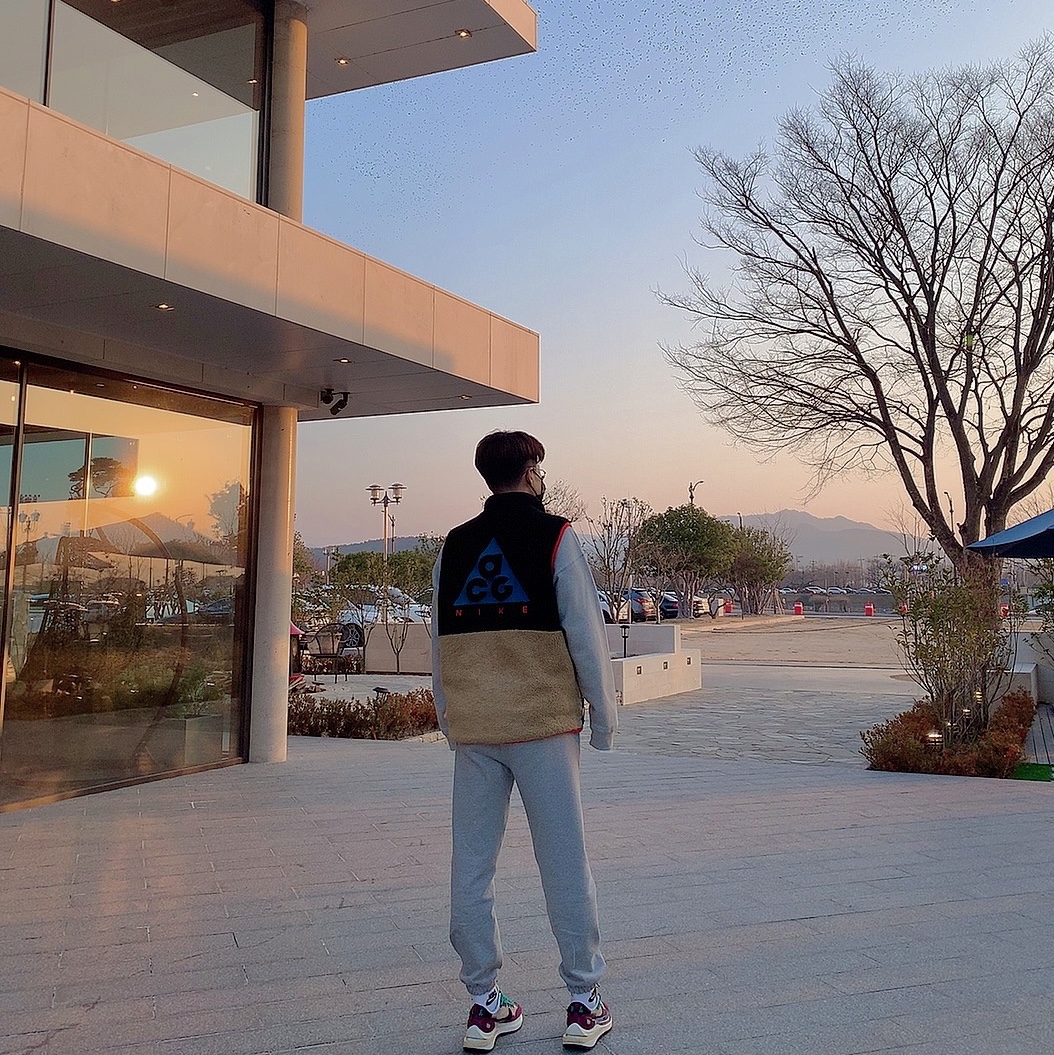 Nike x Sacai VaporWaffle String & Black Villain Red, Nike ACG Vest Black Parachute Beige Geode Teal - US/EU 착용 스타일 - 3