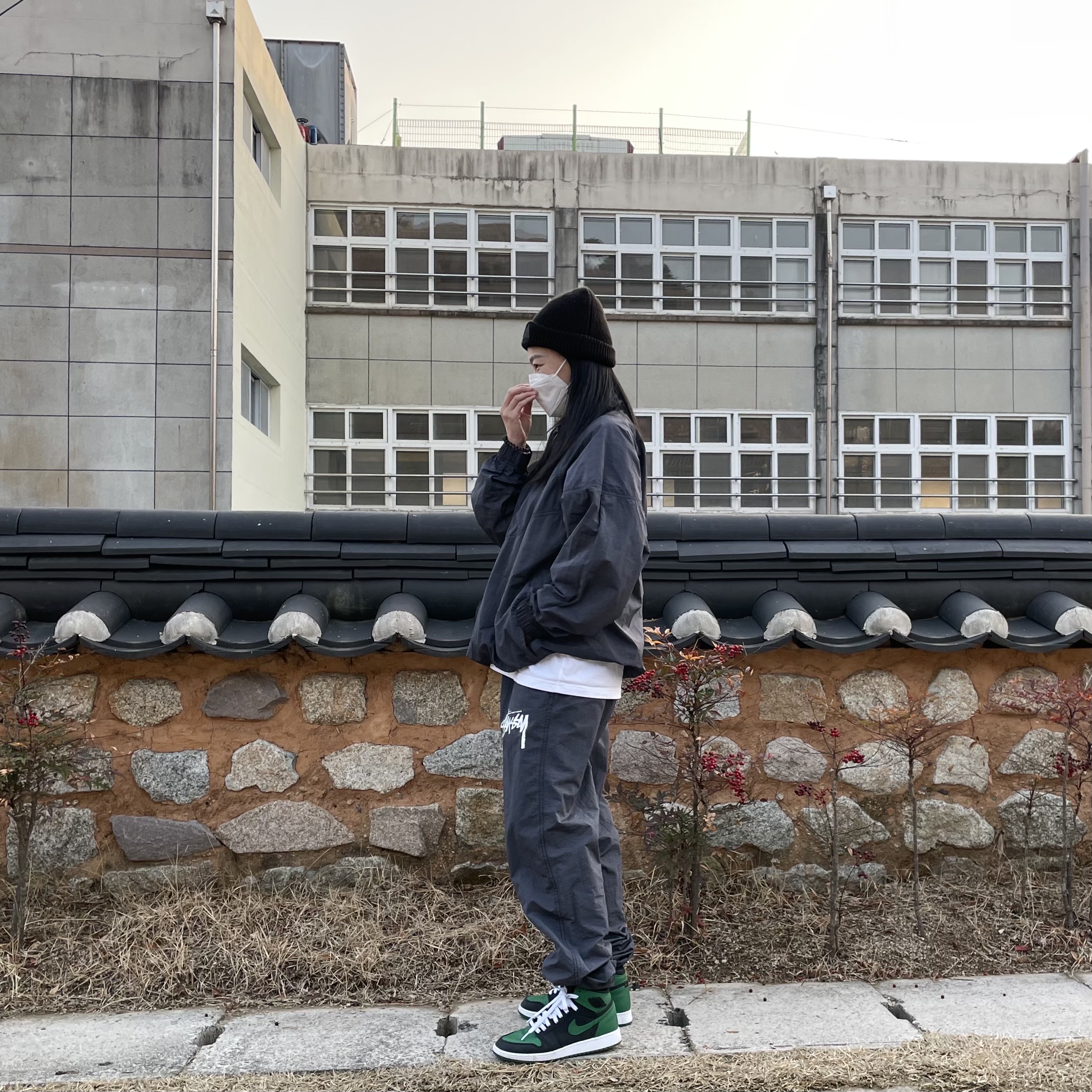 (GS) Jordan 1 Retro High OG Pine Green Black, Nike x Stussy Windrunner Jacket Off Noir 착용 스타일