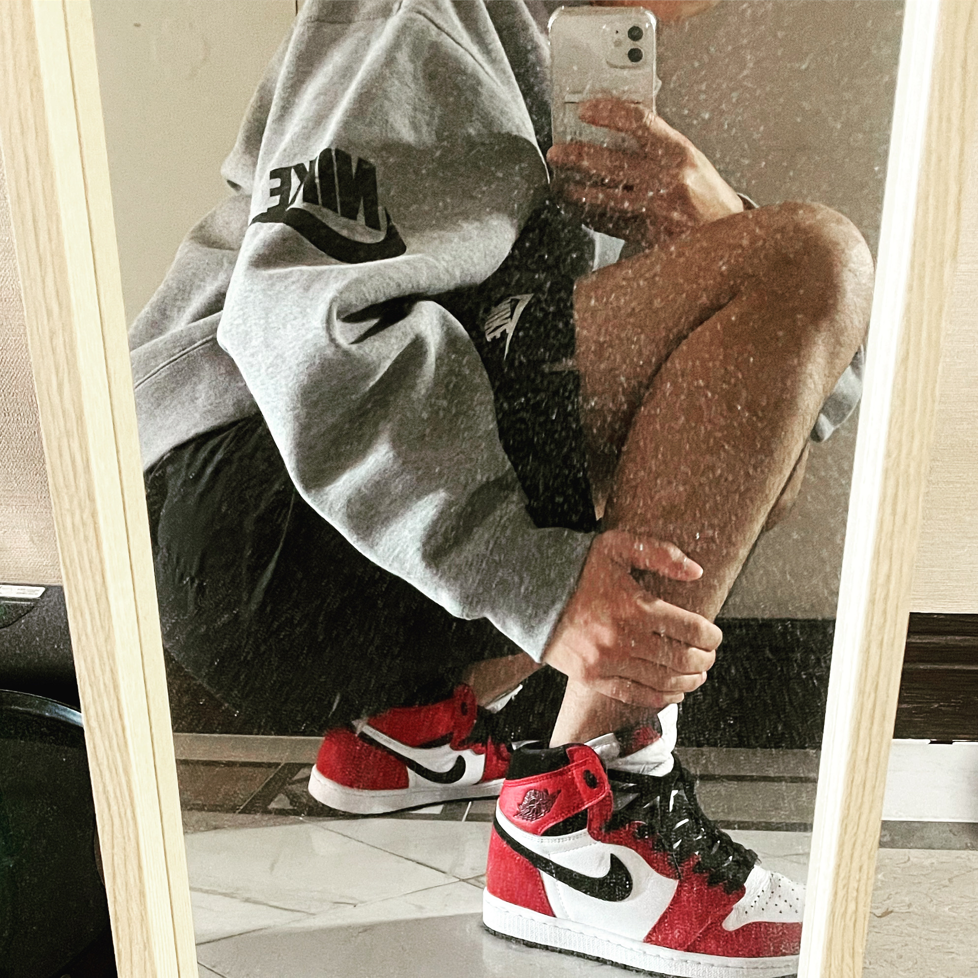 Jordan 1 Retro High OG Light Smoke Grey 착용 스타일