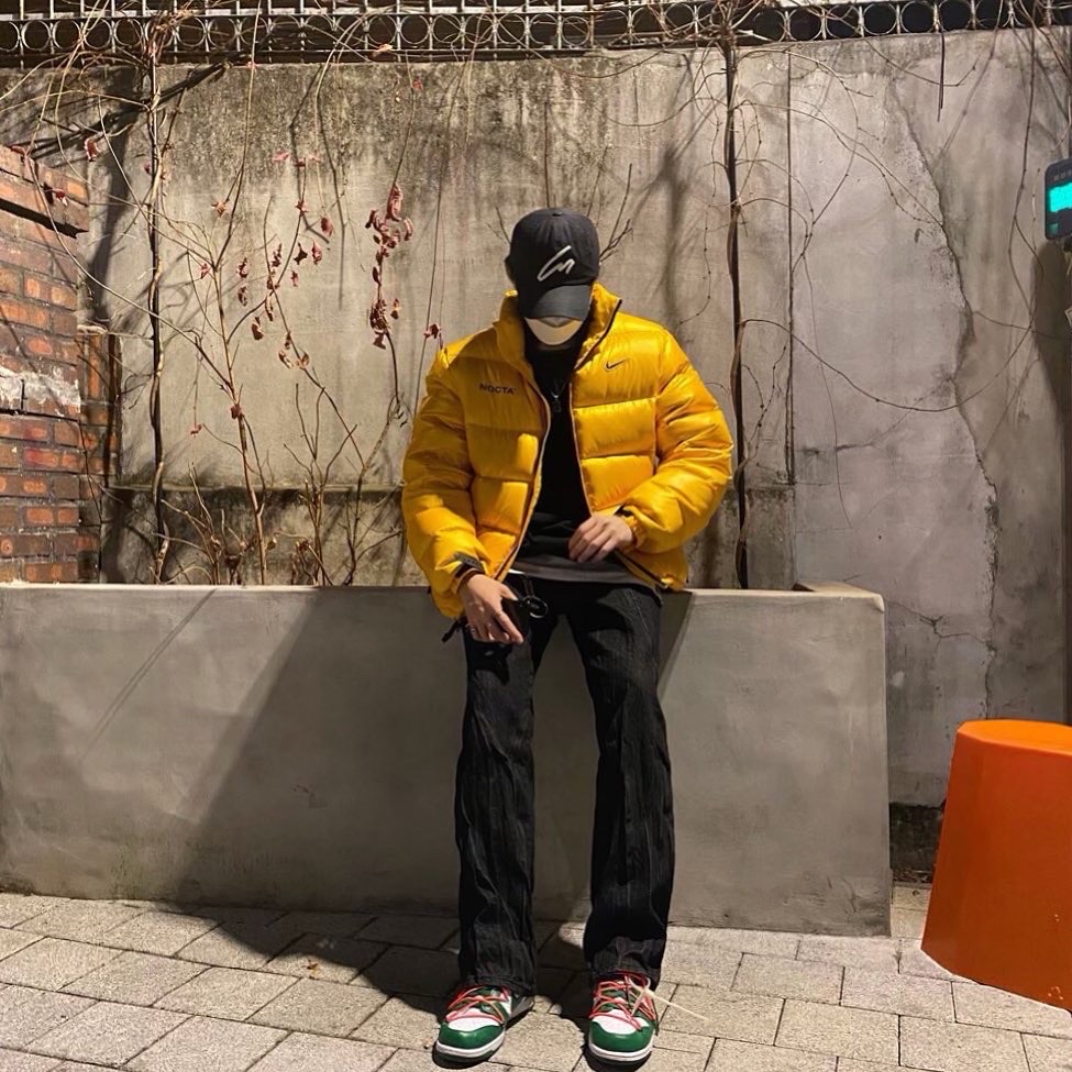 Nike x Off-White Dunk Low Pine Green, Nike x Drake Nocta Puffer Jacket University Gold - US/EU 착용 스타일 - 2