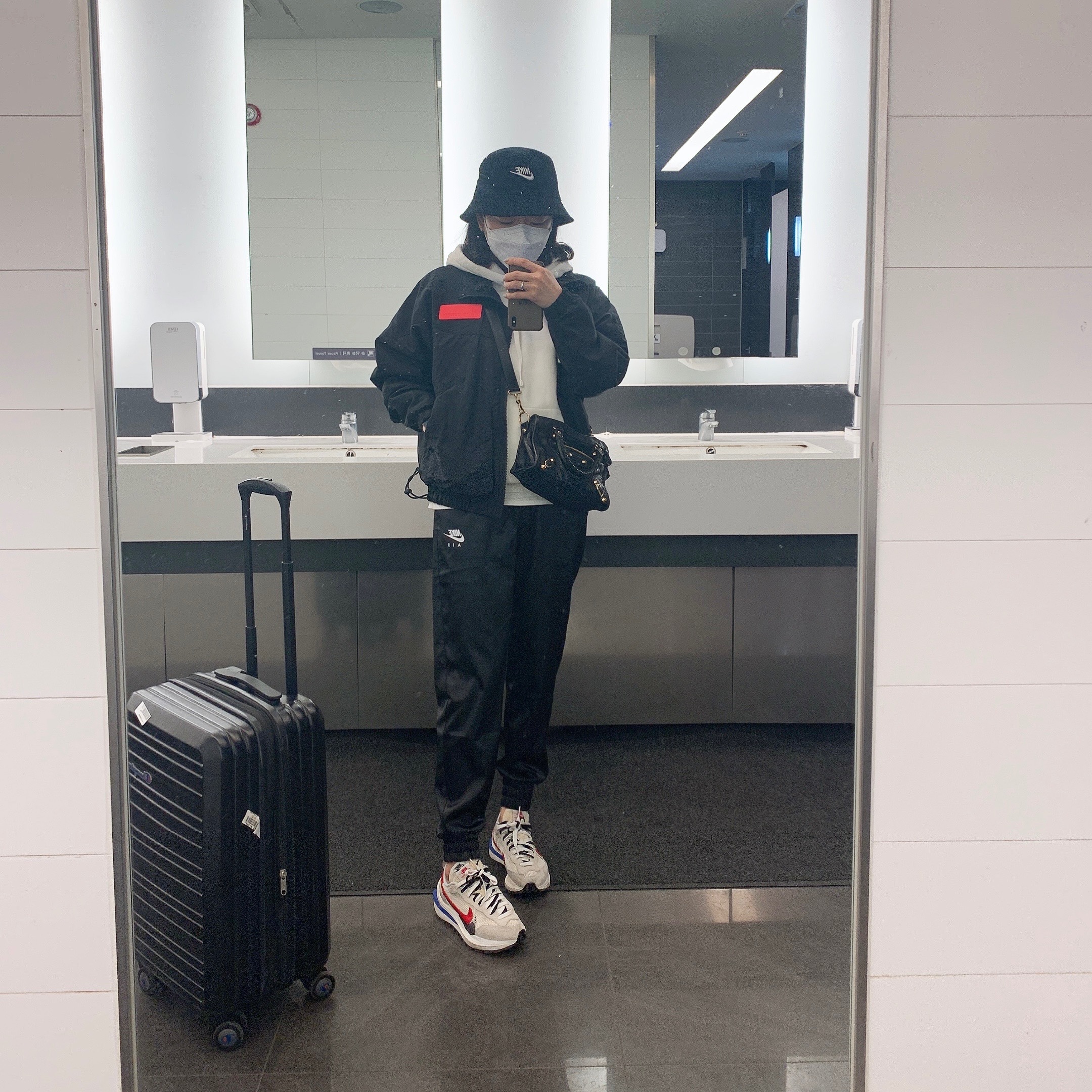 Nike x Sacai VaporWaffle Royal Fuchsia 착용 스타일