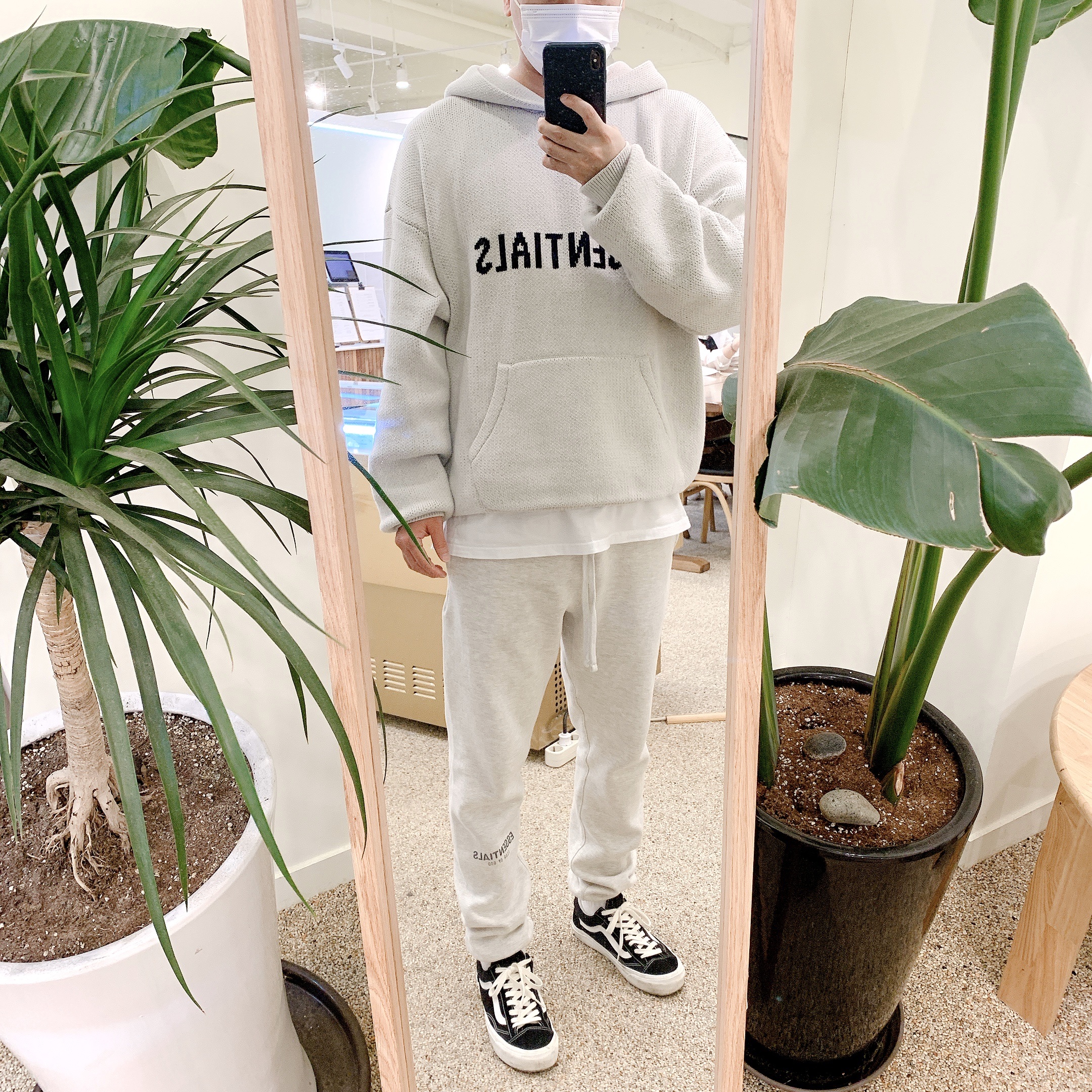 Essentials Sweatpants Oatmeal/Oatmeal Heather/Light Heather Oatmeal 2020, Essentials Knit Hoodie Oatmeal - 20FW 착용 스타일 - 1