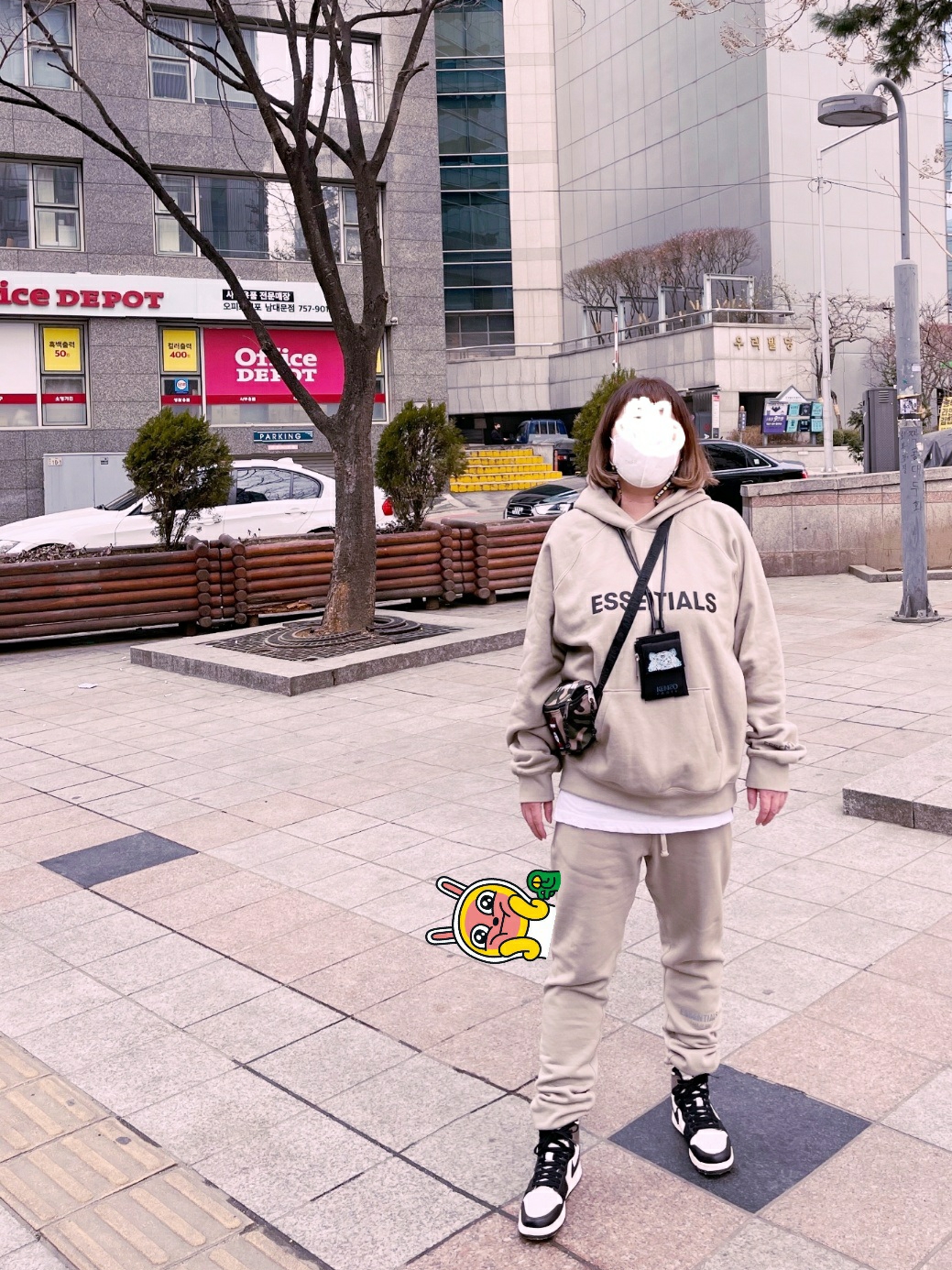 (GS) Jordan 1 Retro High OG Black Mocha, Essentials 3D Silicon Applique Pullover Hoodie Olive/Khaki - 20FW 착용 스타일