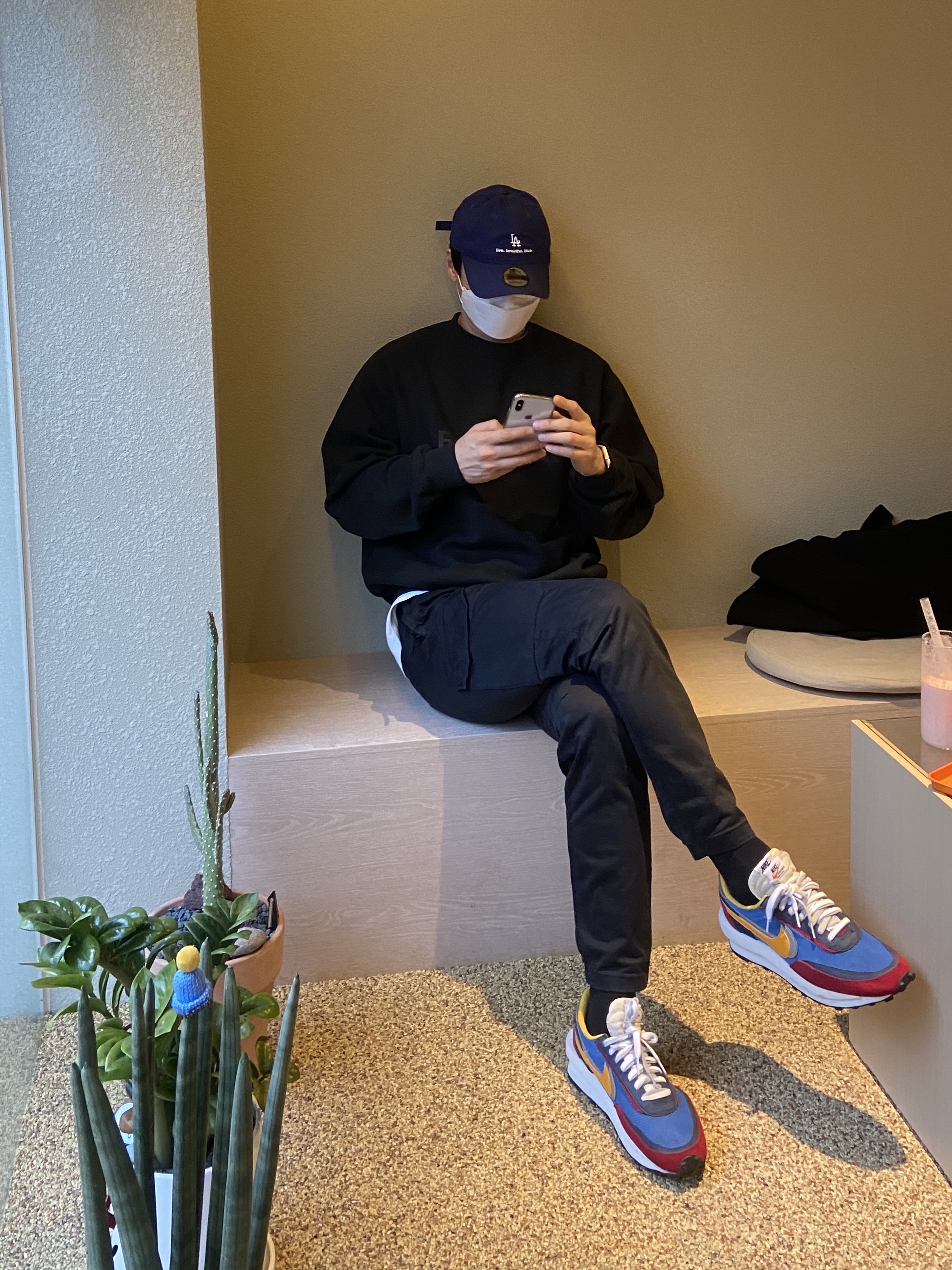 Nike x Sacai LDWaffle Blue Multi 착용 스타일 - 1