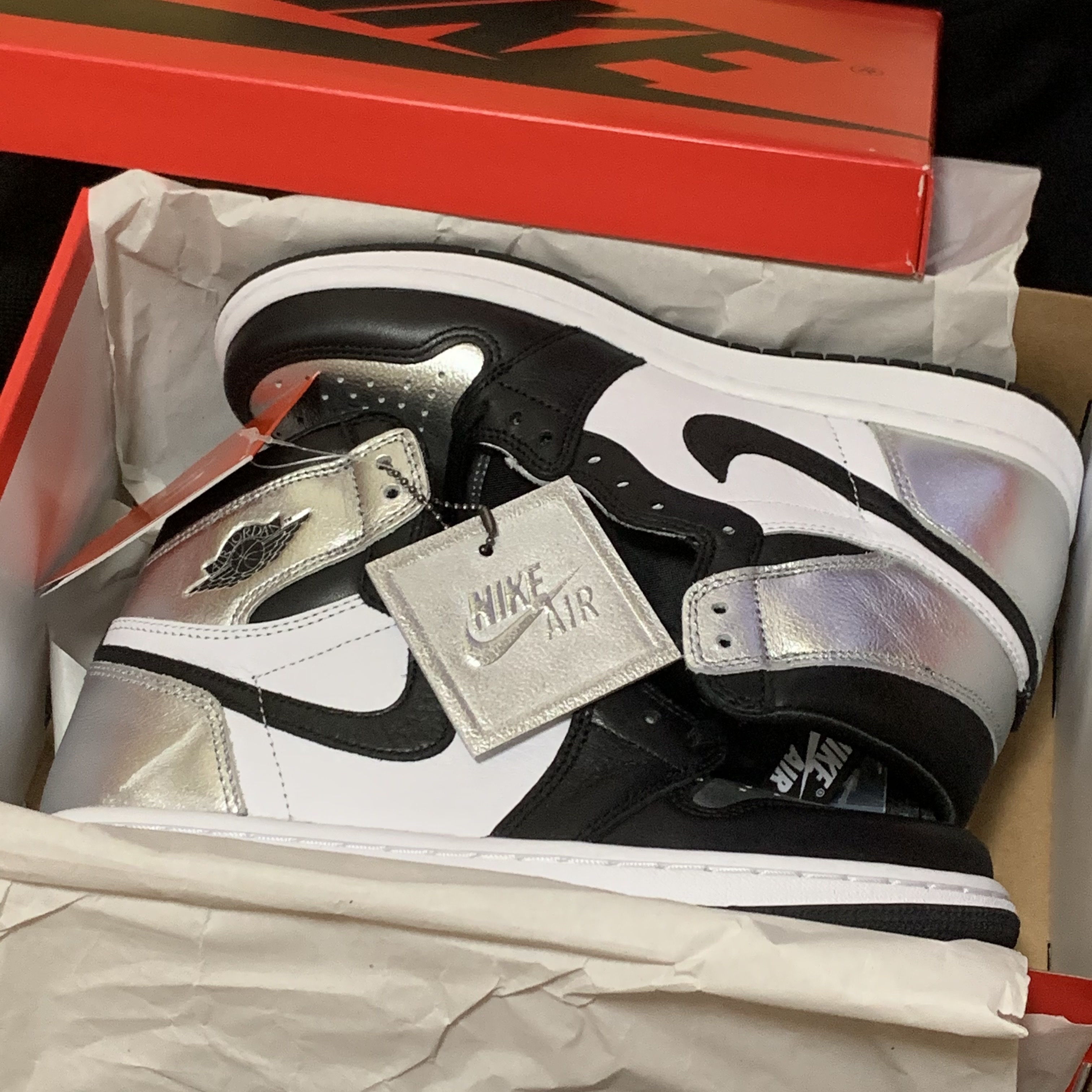 (W) Jordan 1 Retro High OG Silver Toe 착용 스타일