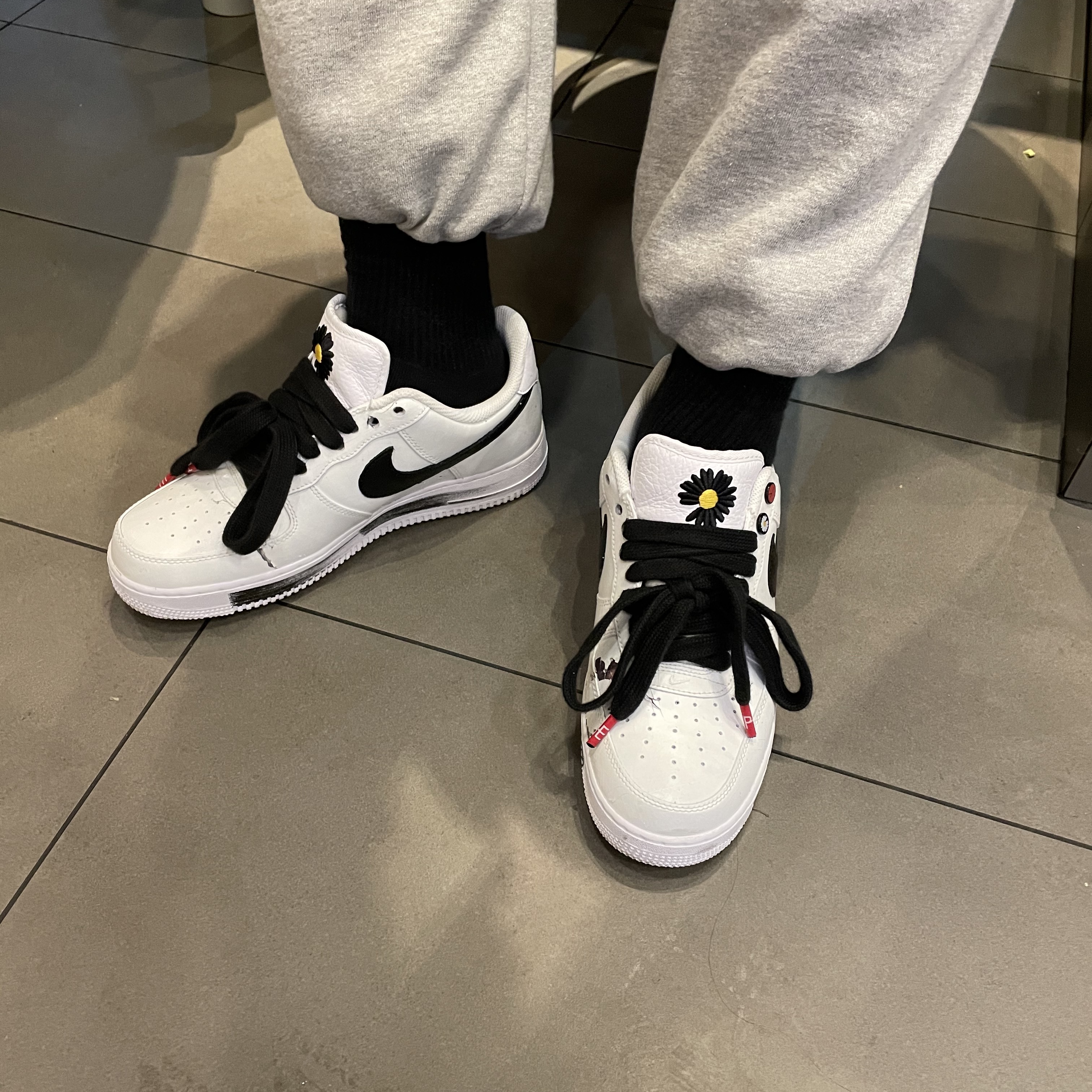 Nike x Peaceminusone Air Force 1 Low Para-Noise 2.0 착용 스타일 - 2