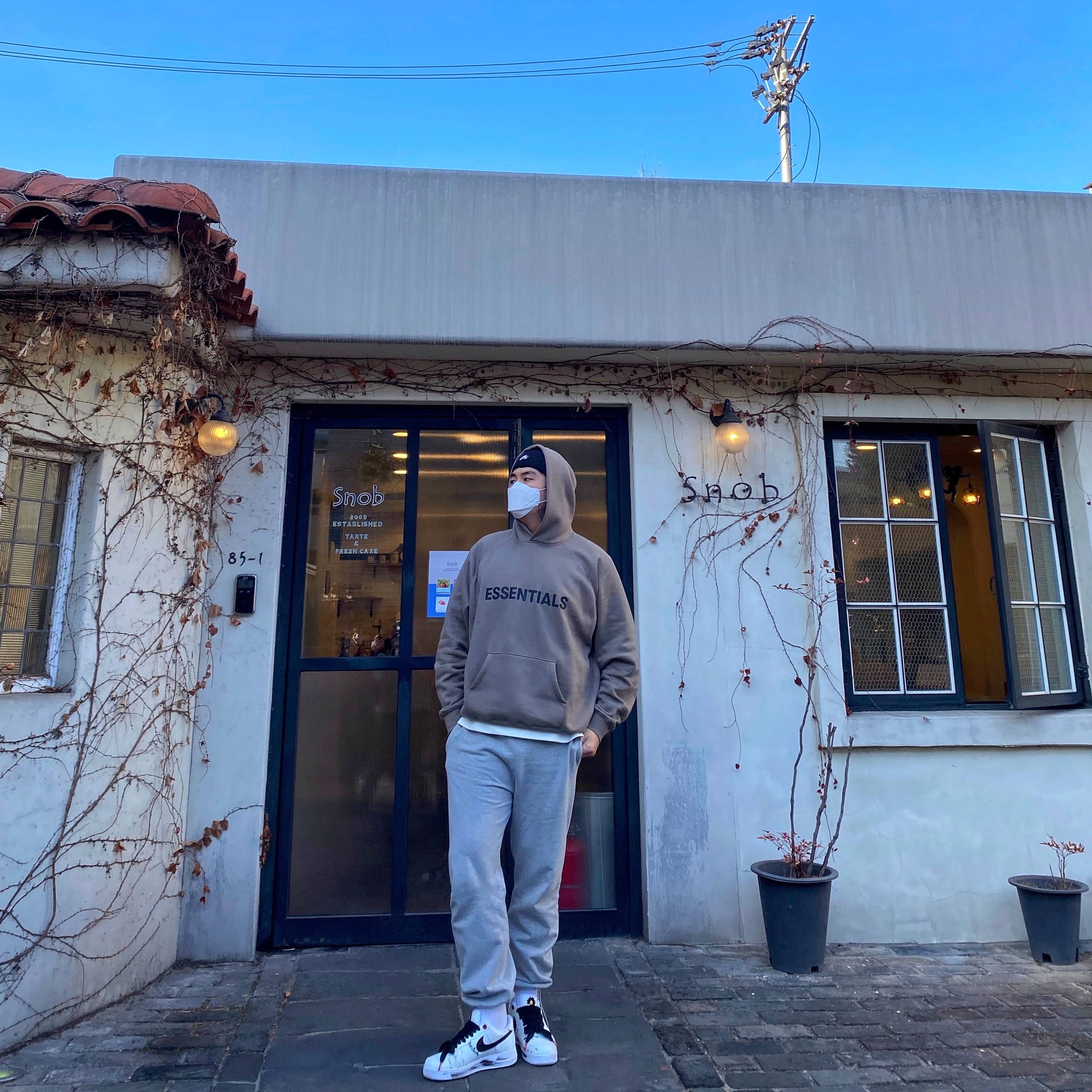 Essentials 3D Silicon Applique Pullover Hoodie Taupe - 20FW, Nike x Peaceminusone Air Force 1 Low Para-Noise 2.0 착용 스타일