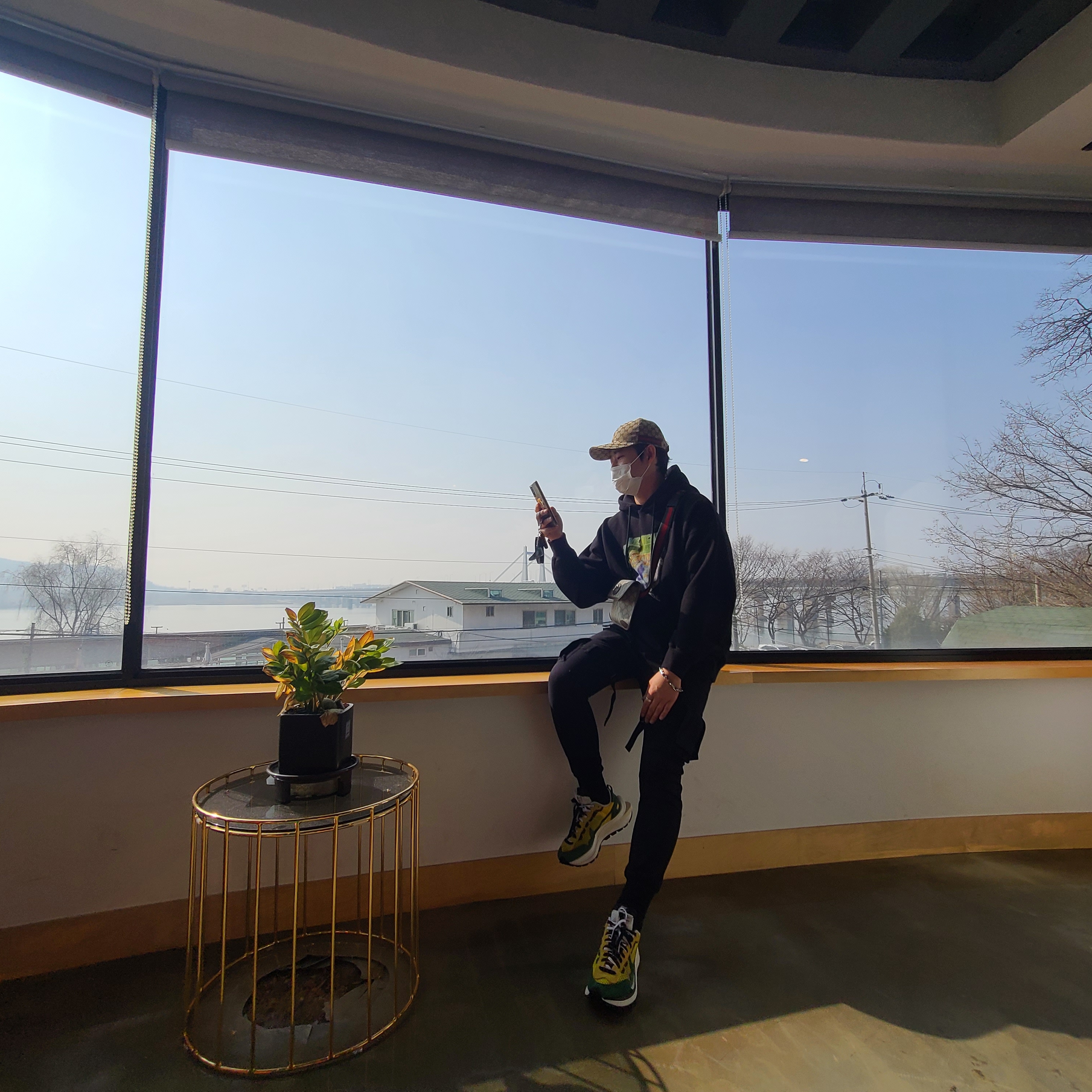 Nike x Sacai VaporWaffle Tour Yellow & Gorge Green Sail 착용 스타일