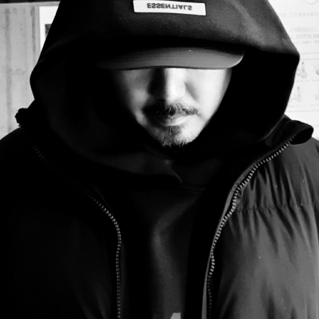 Essentials 3D Silicon Applique Pullover Hoodie Dark Slate/Black 2020 착용 스타일