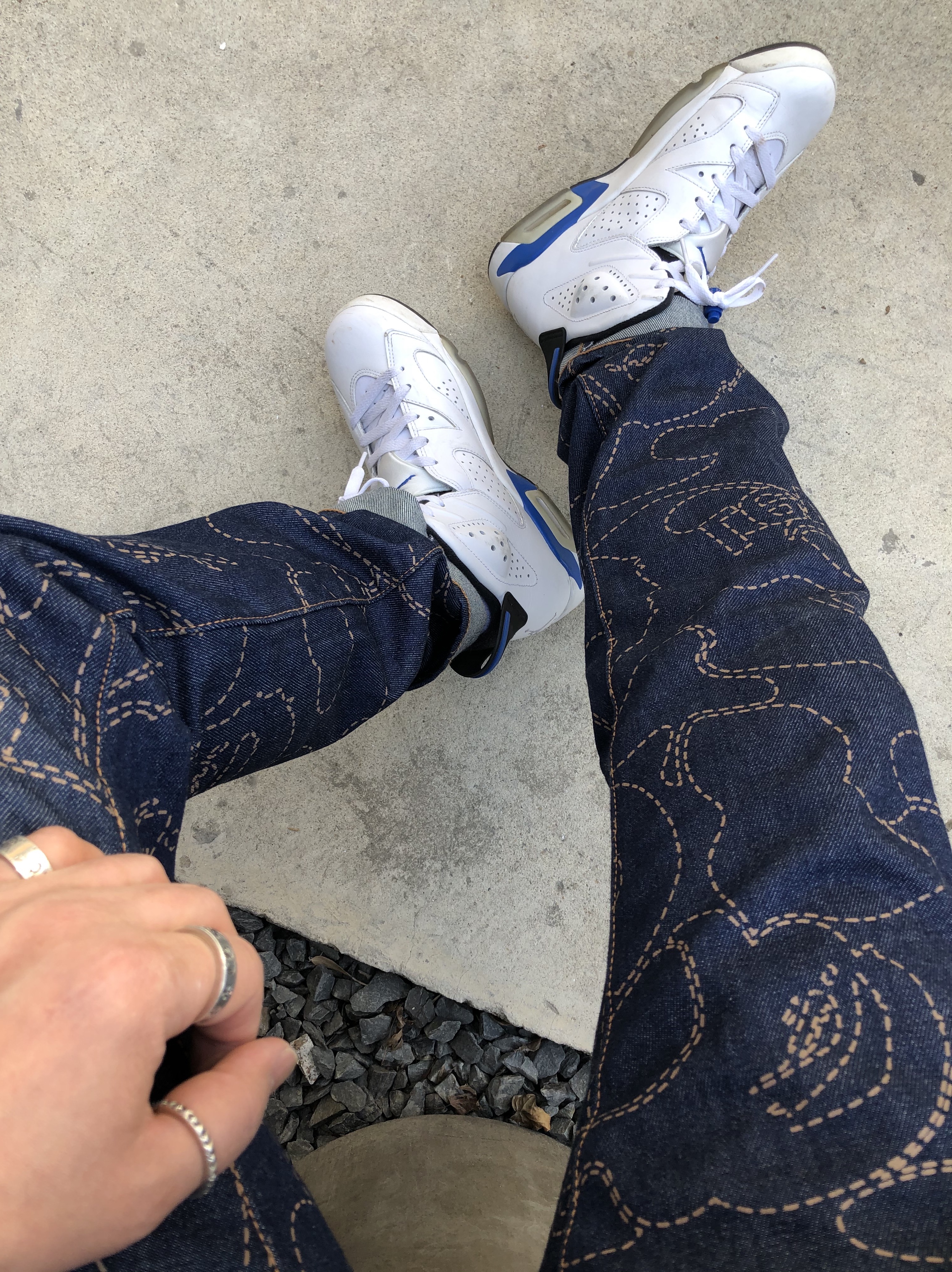 Jordan 6 Retro Sport Blue 2014, BAPE x Levi's Camo Trucker Jacket Indigo 착용 스타일 - 3