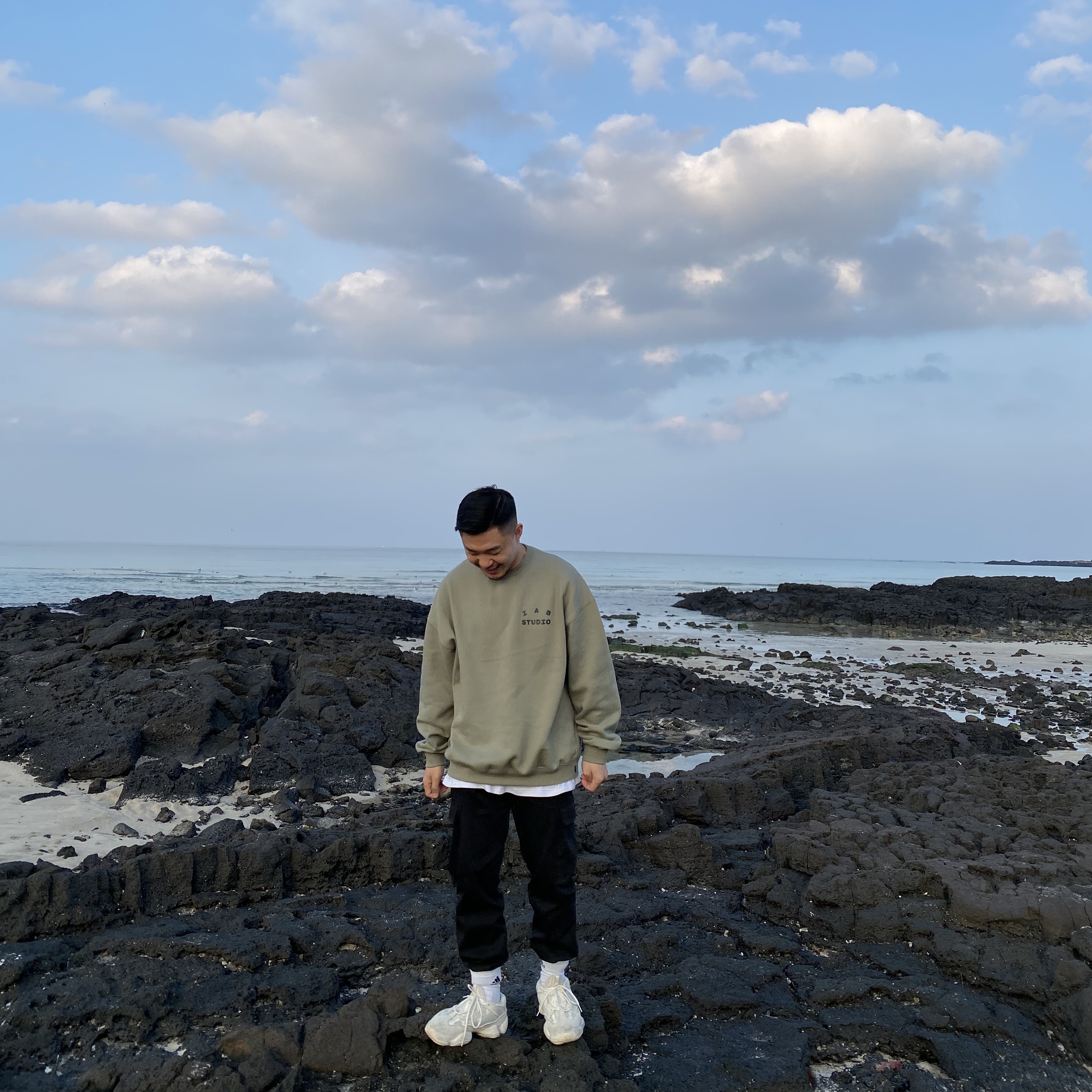 Adidas Yeezy 500 Salt, IAB Studio Sweatshirt Olive Green - 19FW 착용 스타일