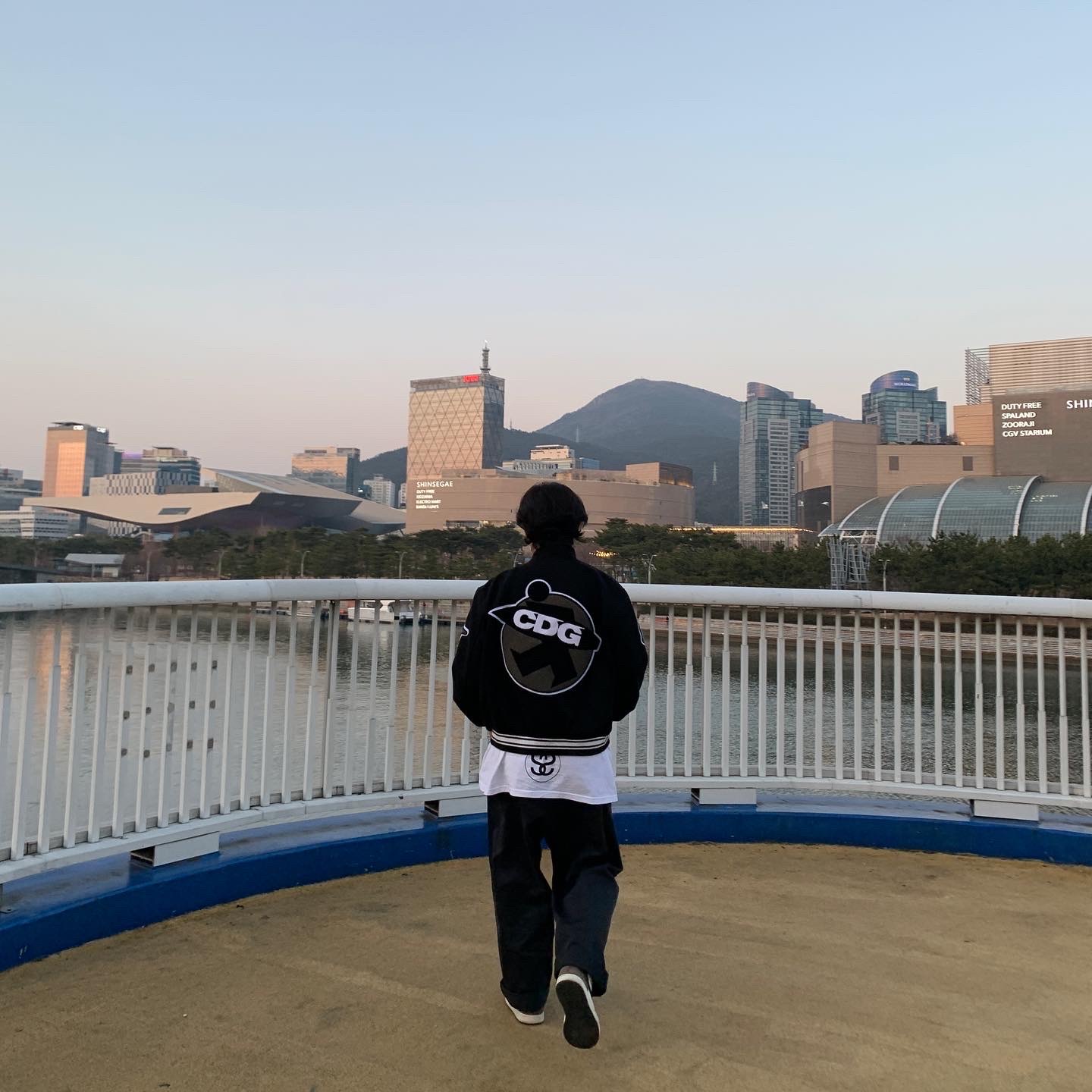 Stussy x CDG Varsity Jacket, Stussy x Takahiromiyashita The Soloist 40 WT T-Shirt 착용 스타일 - 2