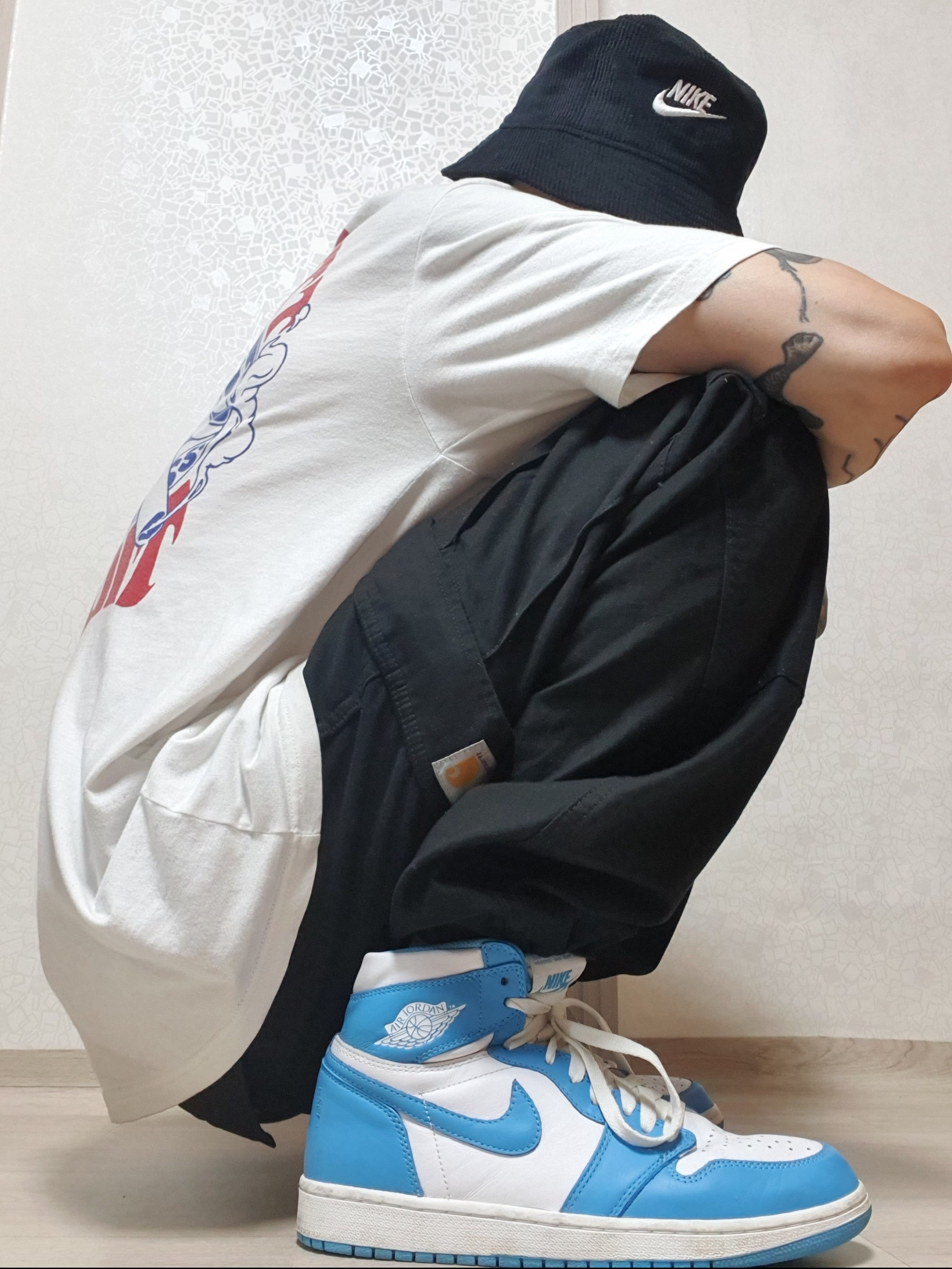Jordan 1 Retro UNC, Nike Futura Corduroy Bucket Black 착용 스타일