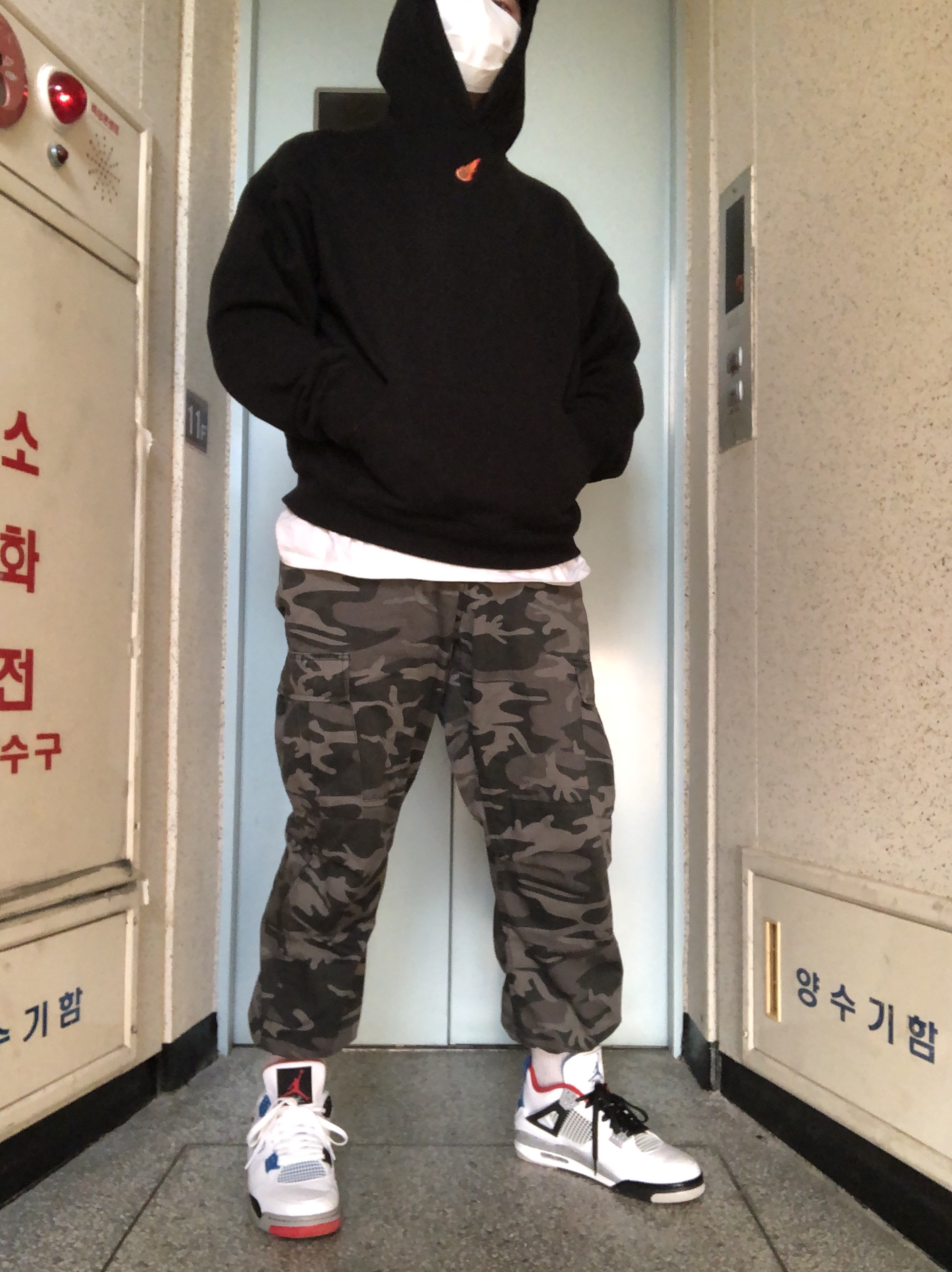 Jordan 4 Retro What The 4 착용 스타일 - 1